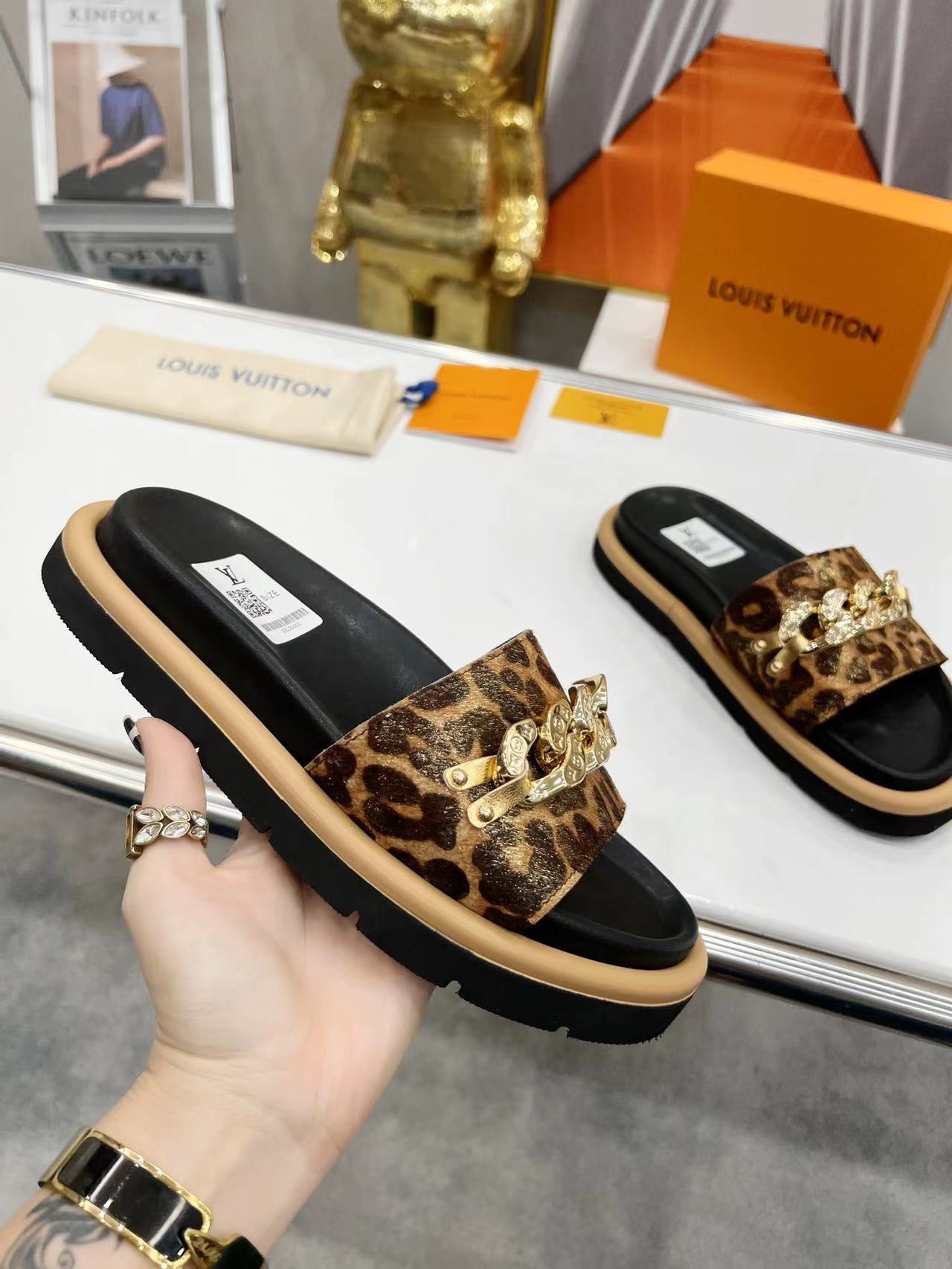 LV Leopard Print Slippers With Metal Decoration