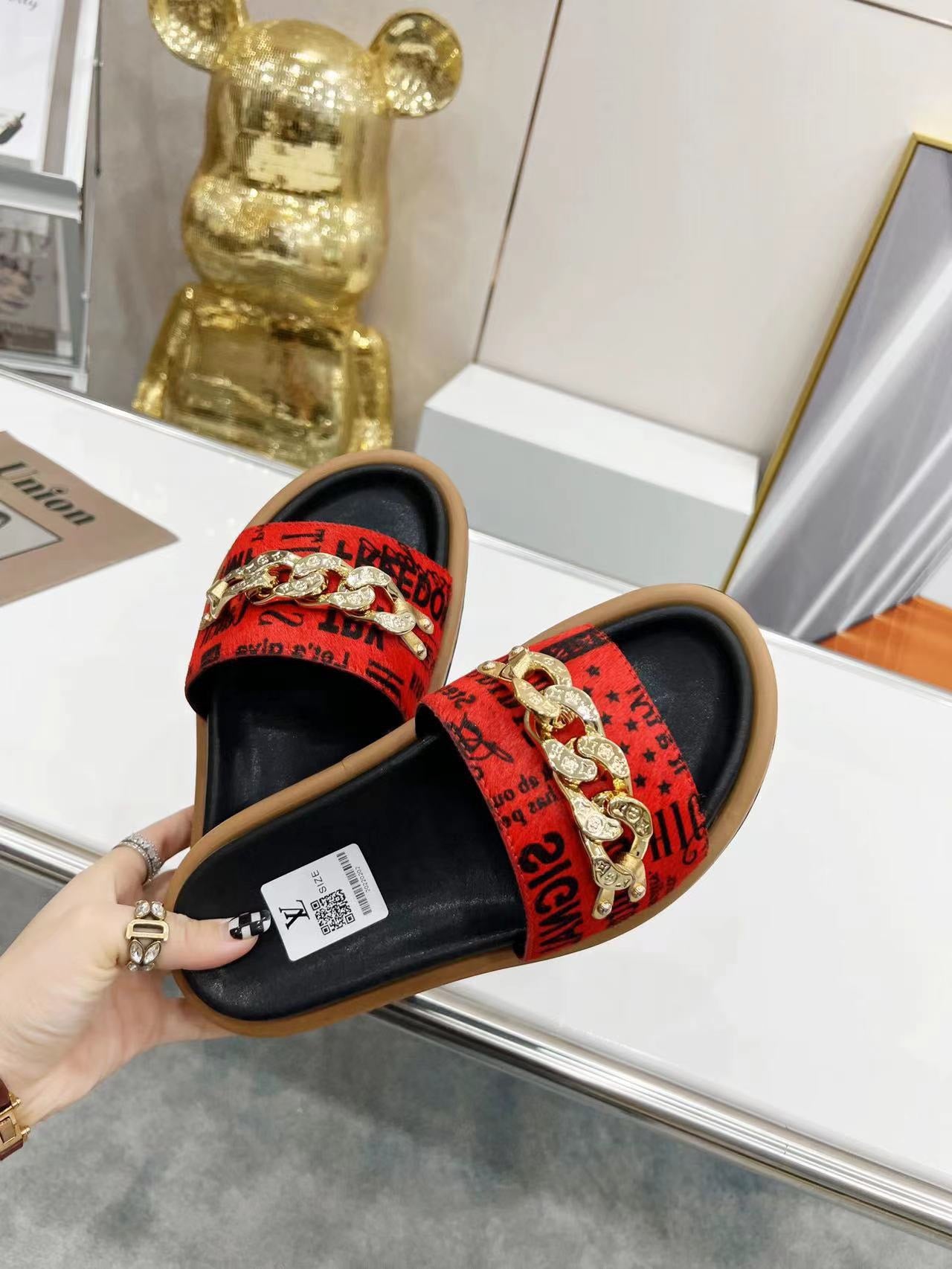 LV Slippers In Red Pattern With Metal Decoration