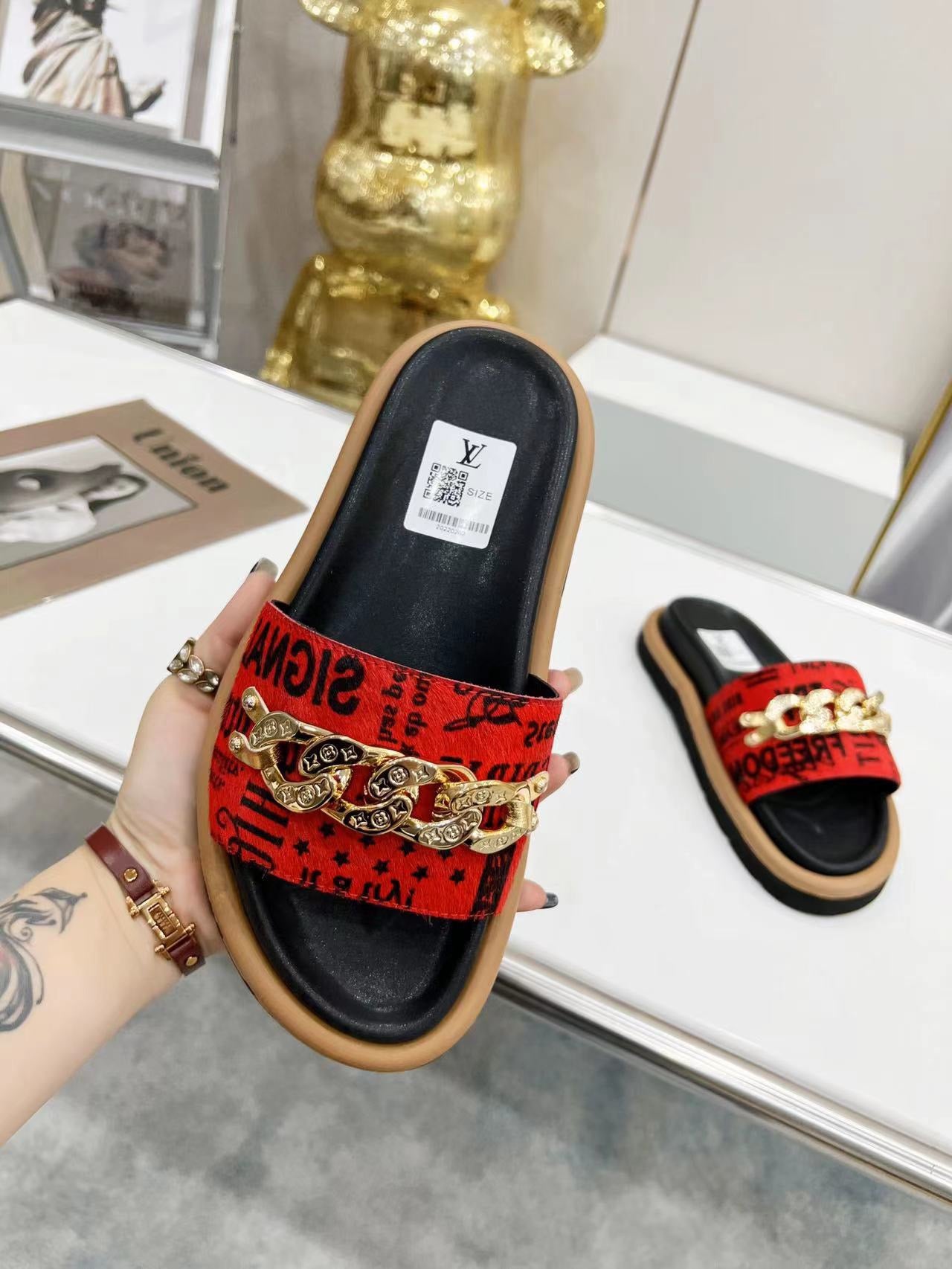 LV Slippers In Red Pattern With Metal Decoration