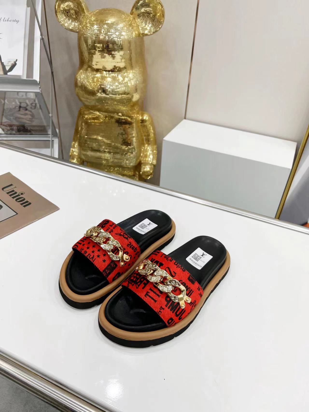 LV Slippers In Red Pattern With Metal Decoration