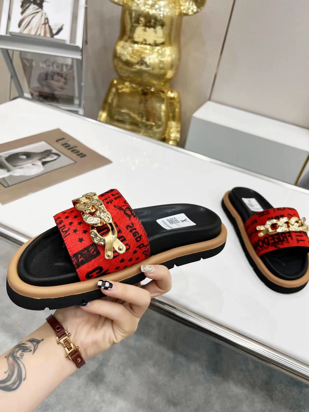 LV Slippers In Red Pattern With Metal Decoration