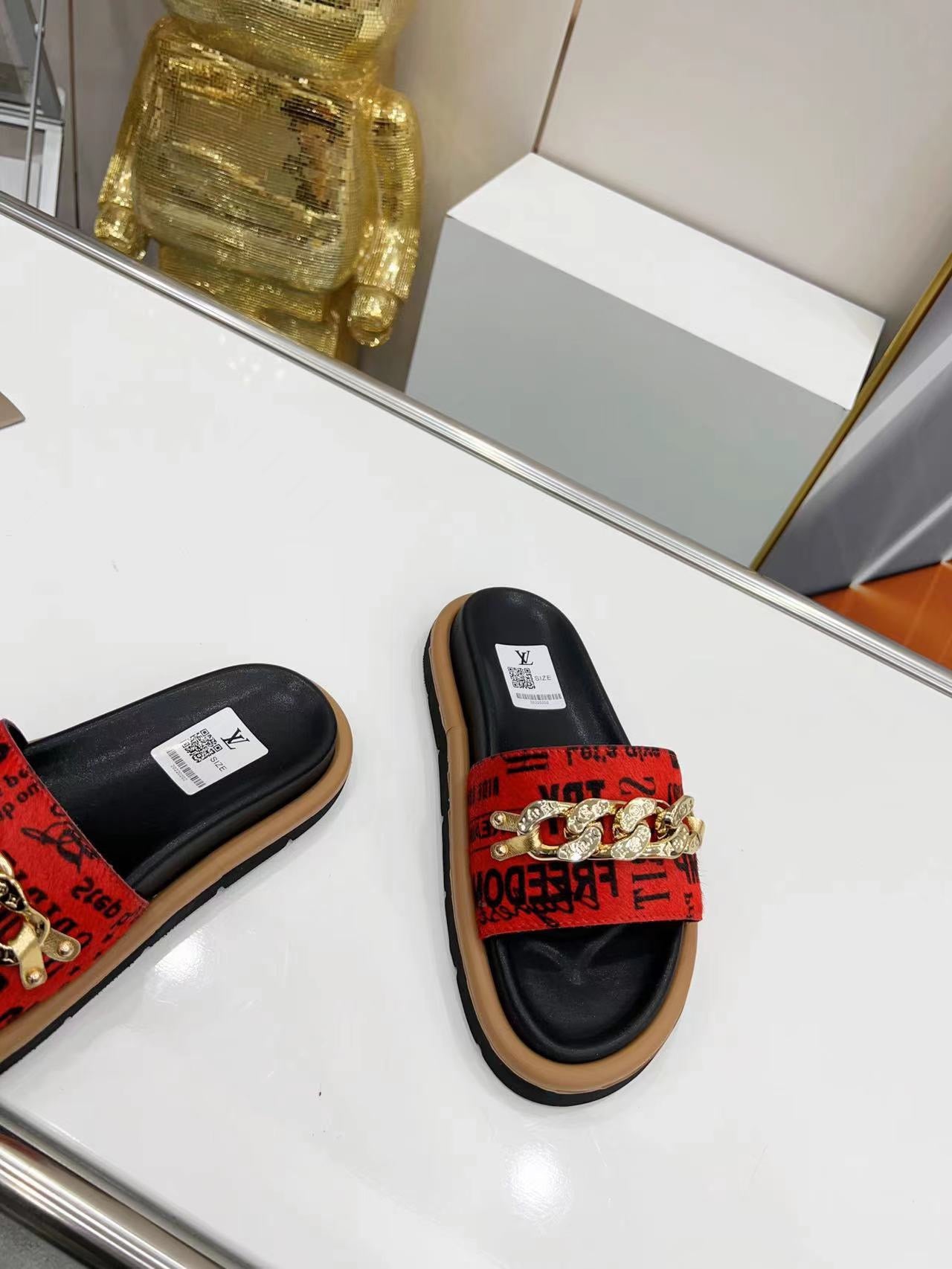 LV Slippers In Red Pattern With Metal Decoration