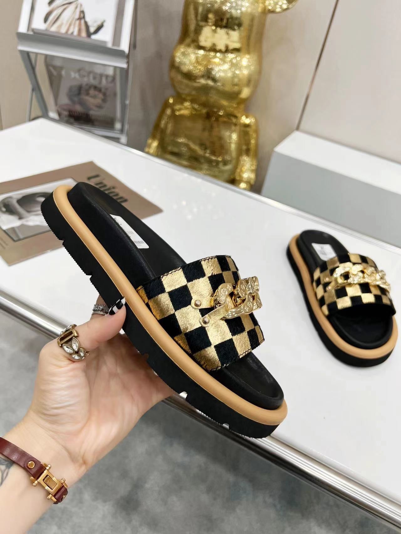 LV Slippers In Gold Checkerboard Pattern With Metal Decoration