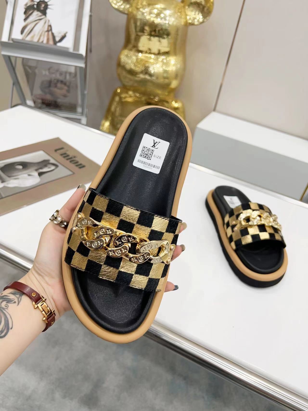 LV Slippers In Gold Checkerboard Pattern With Metal Decoration