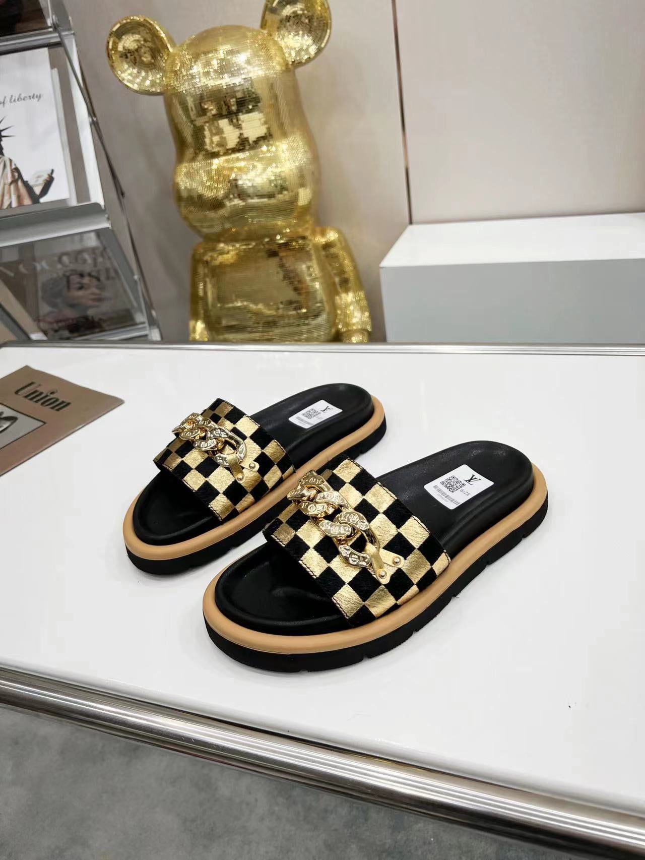 LV Slippers In Gold Checkerboard Pattern With Metal Decoration