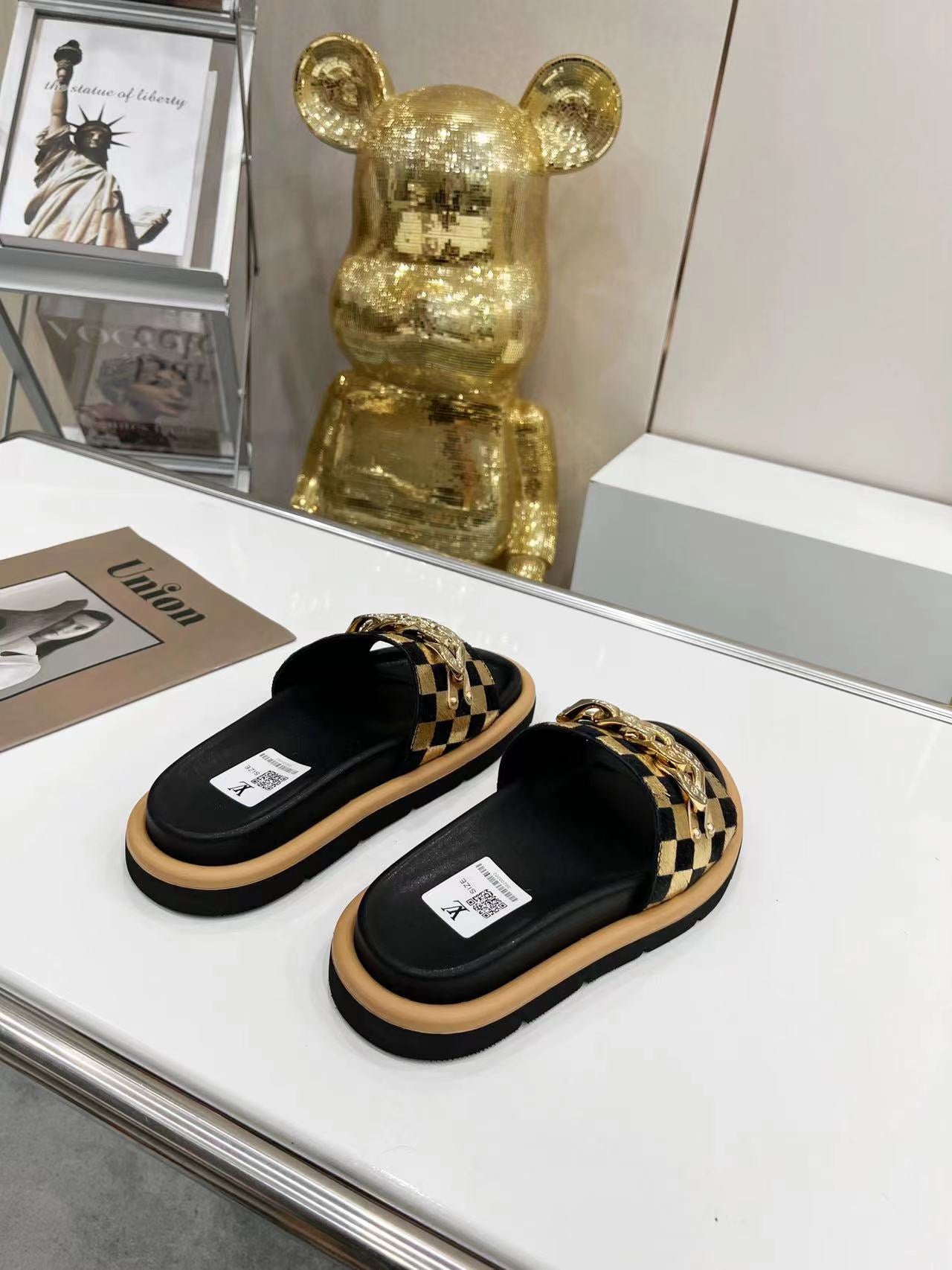 LV Slippers In Gold Checkerboard Pattern With Metal Decoration