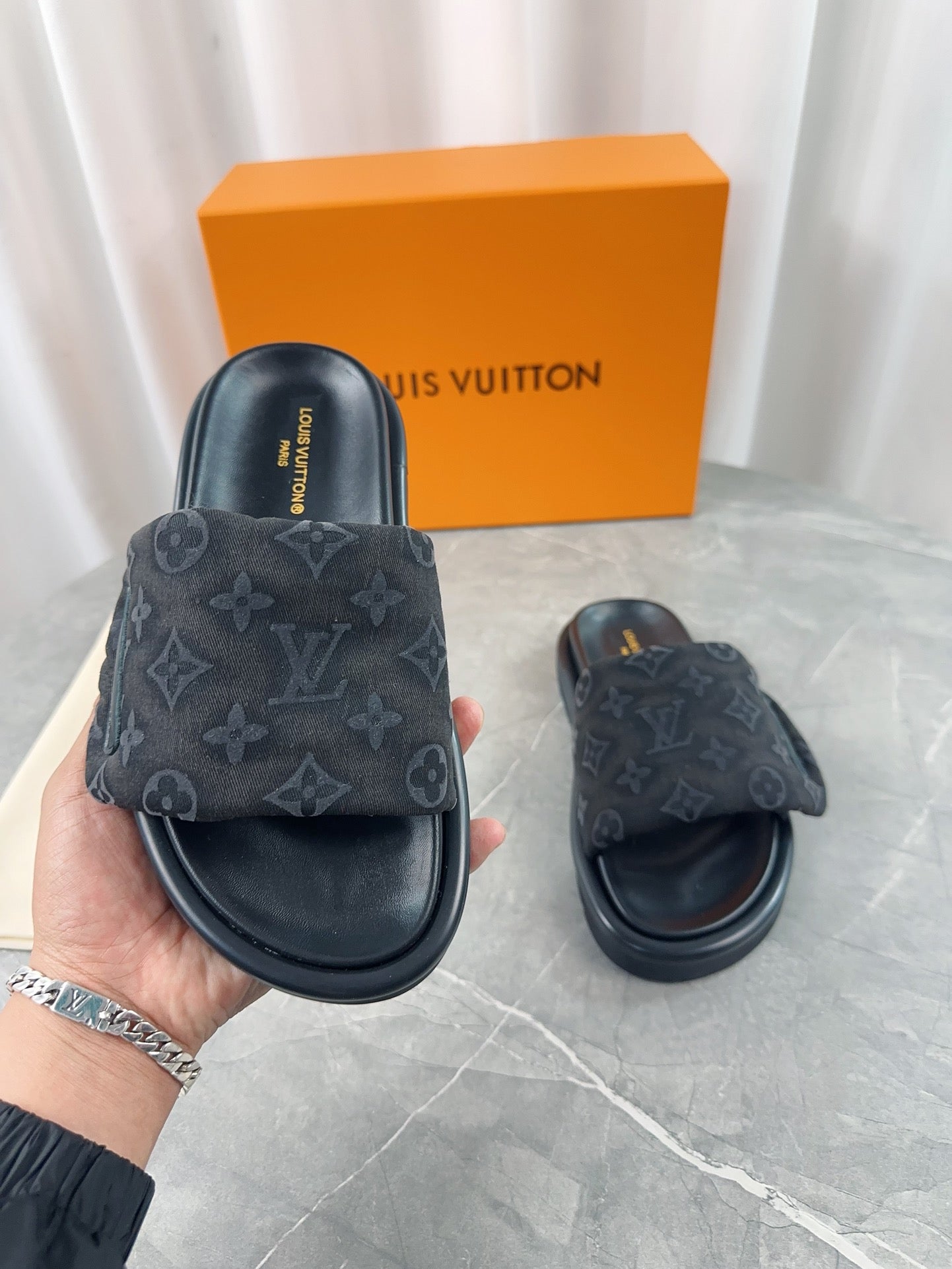 Louis Vuitton Pool Pillow Comfort Slippers In Black