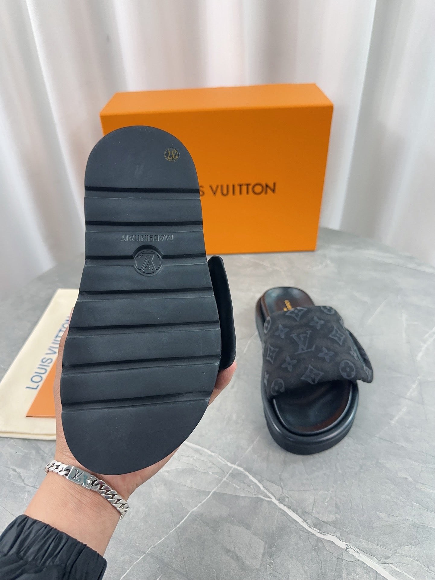 Louis Vuitton Pool Pillow Comfort Slippers In Black