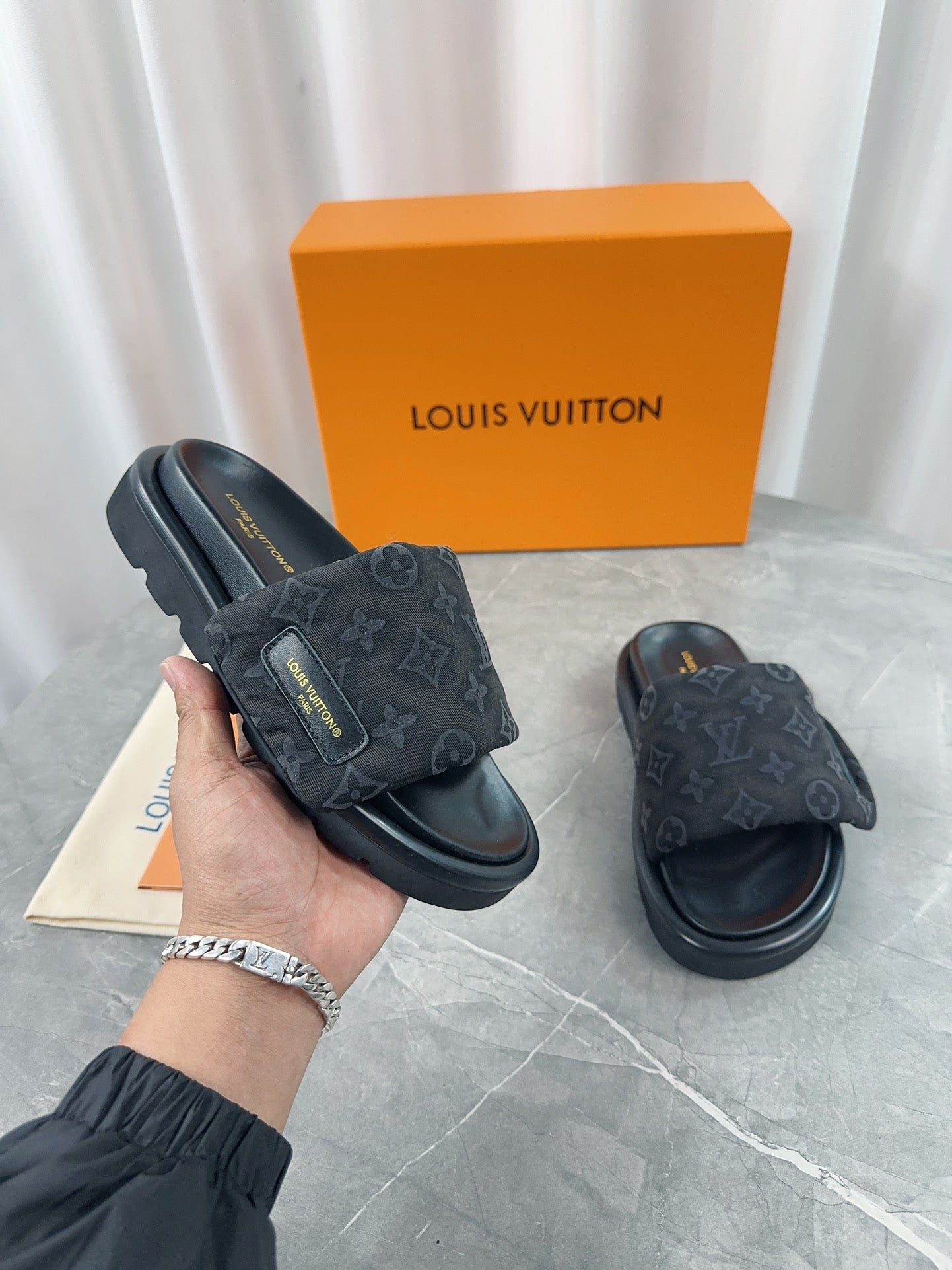 Louis Vuitton Pool Pillow Comfort Slippers In Black