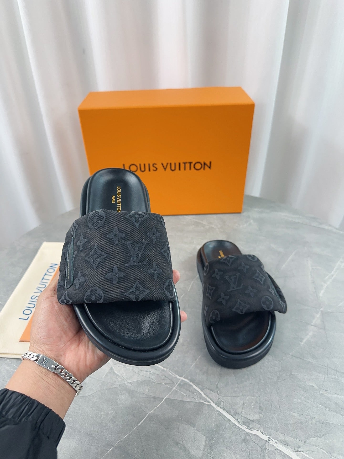 Louis Vuitton Pool Pillow Comfort Slippers In Black