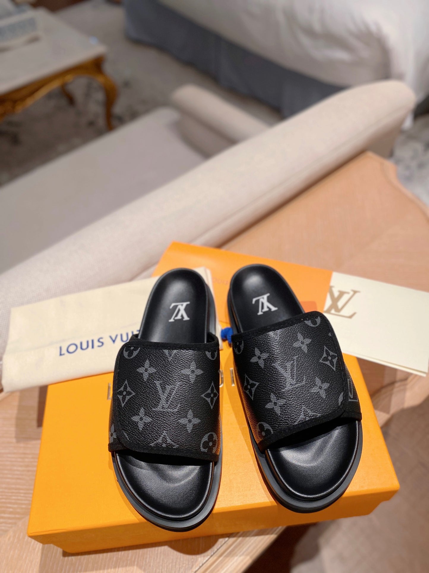 LV Miami Presbyopic Black Velcro Slippers