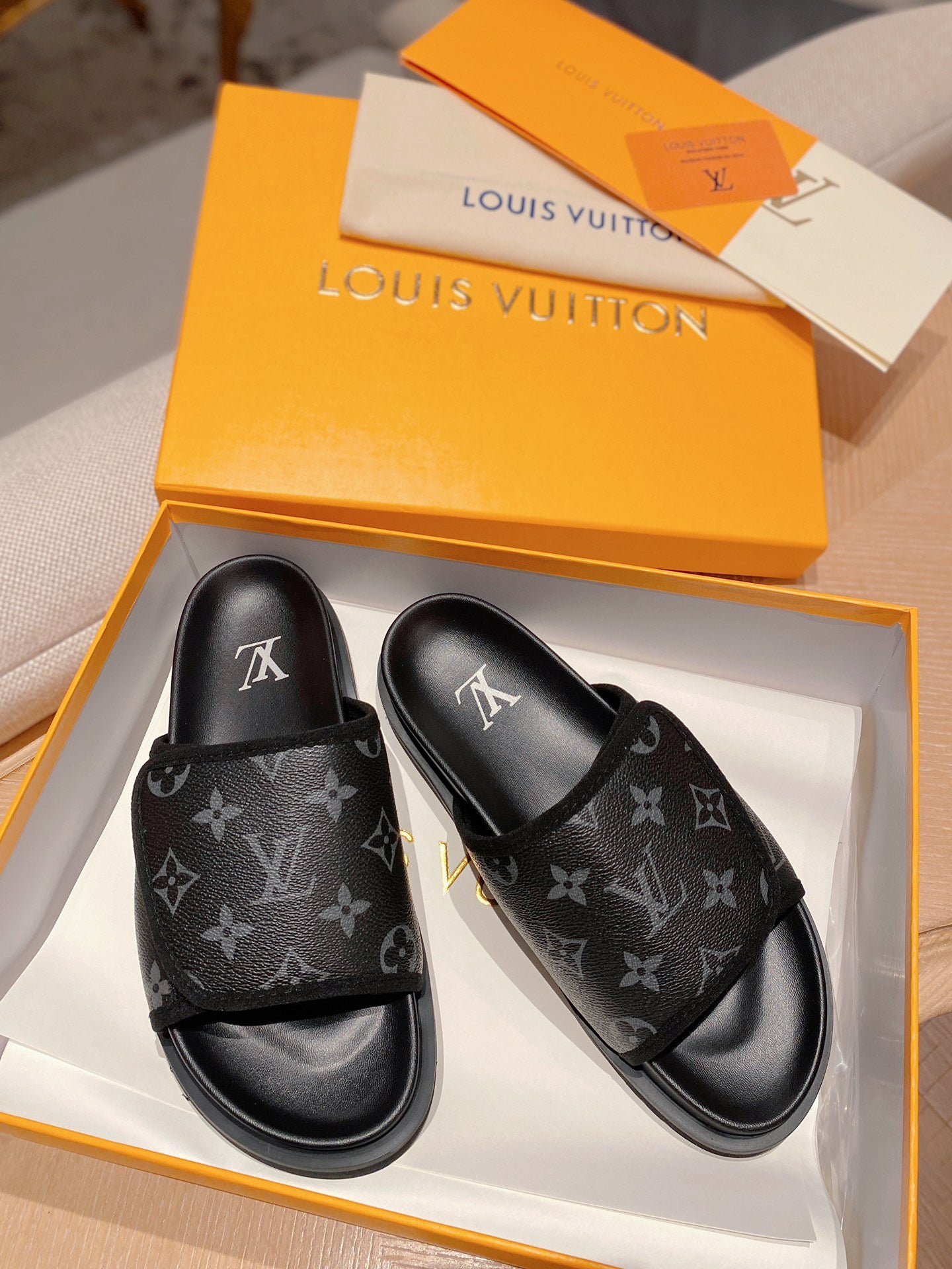 LV Miami Presbyopic Black Velcro Slippers