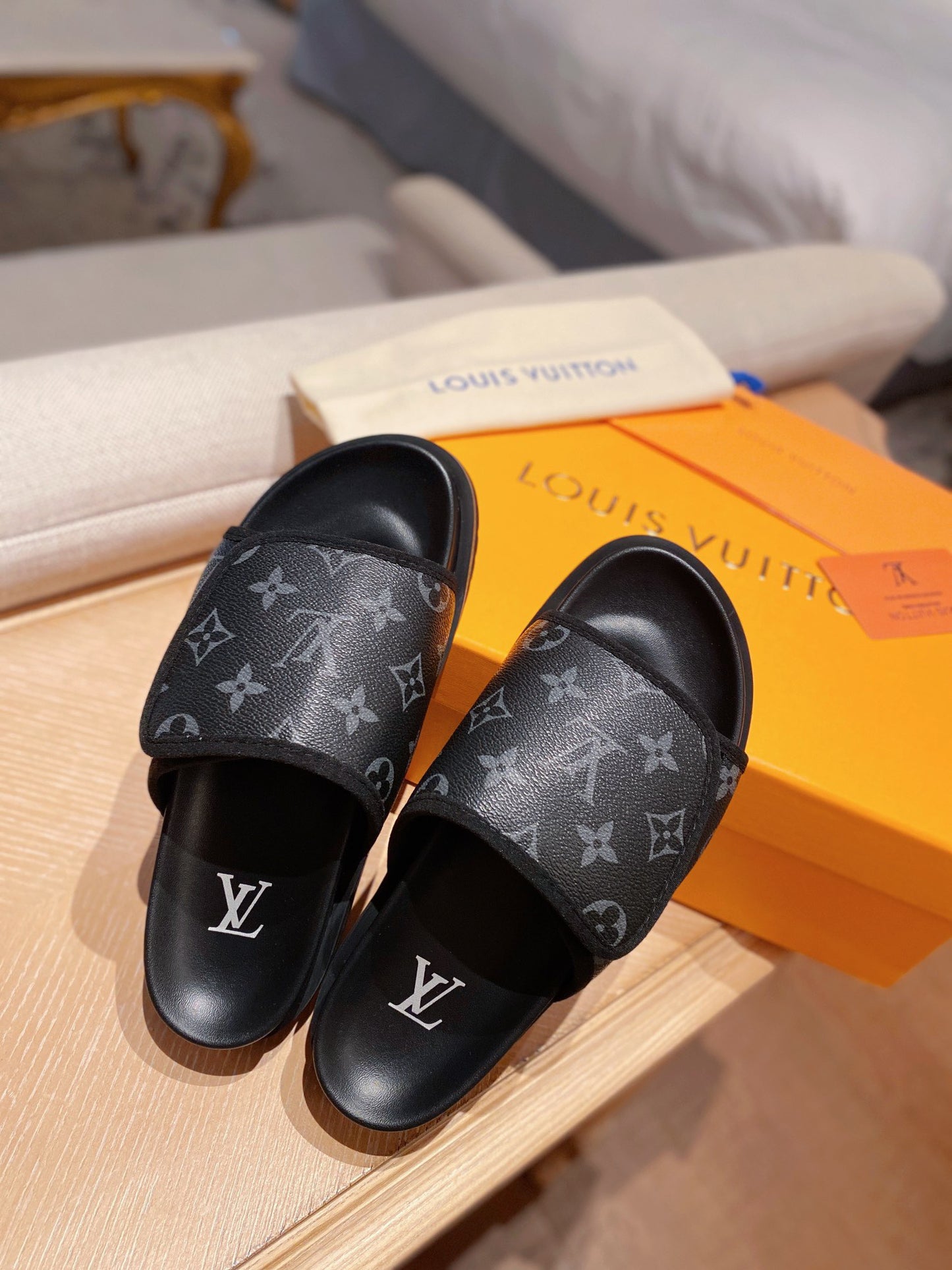 LV Miami Presbyopic Black Velcro Slippers