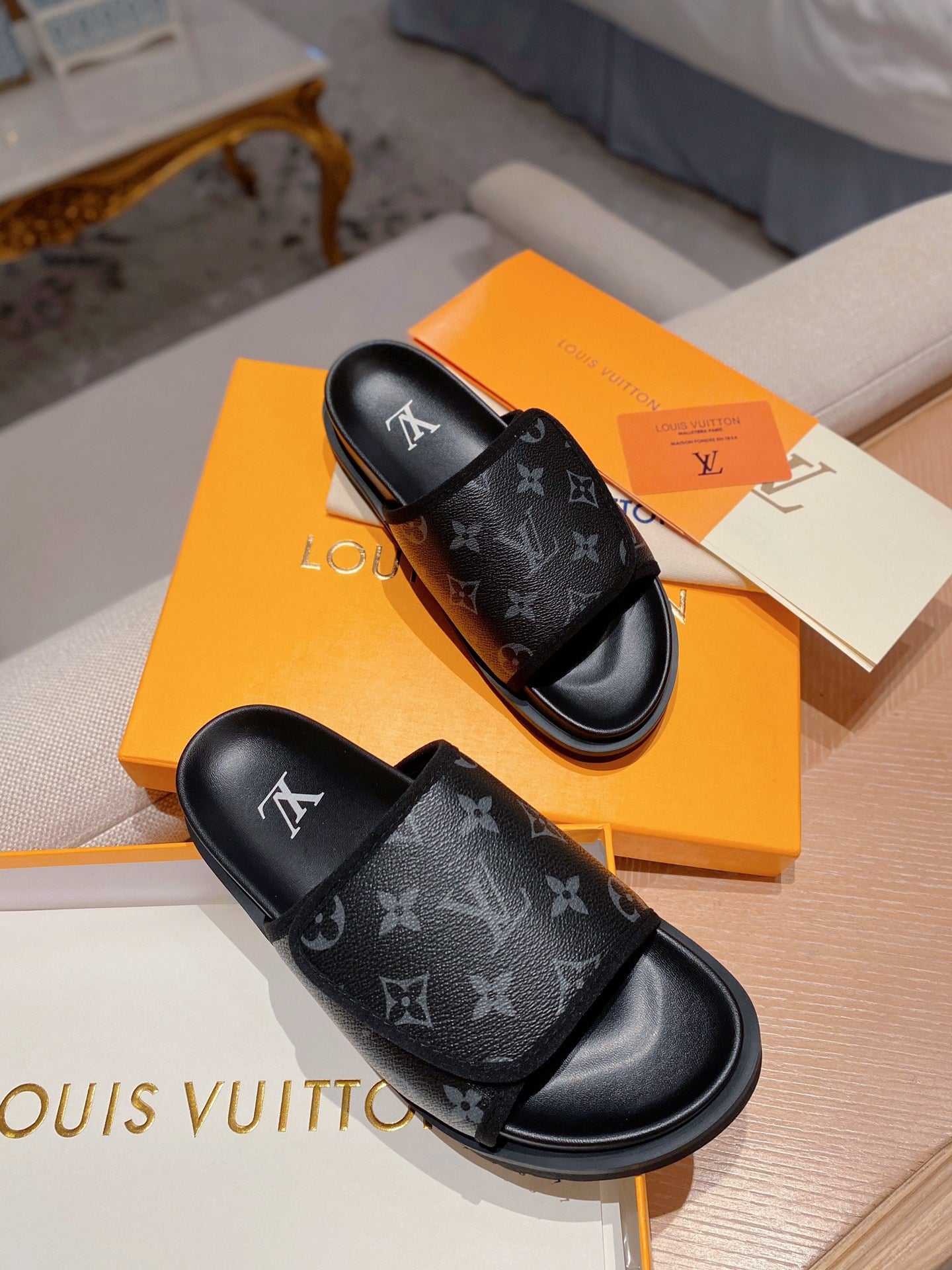 LV Miami Presbyopic Black Velcro Slippers