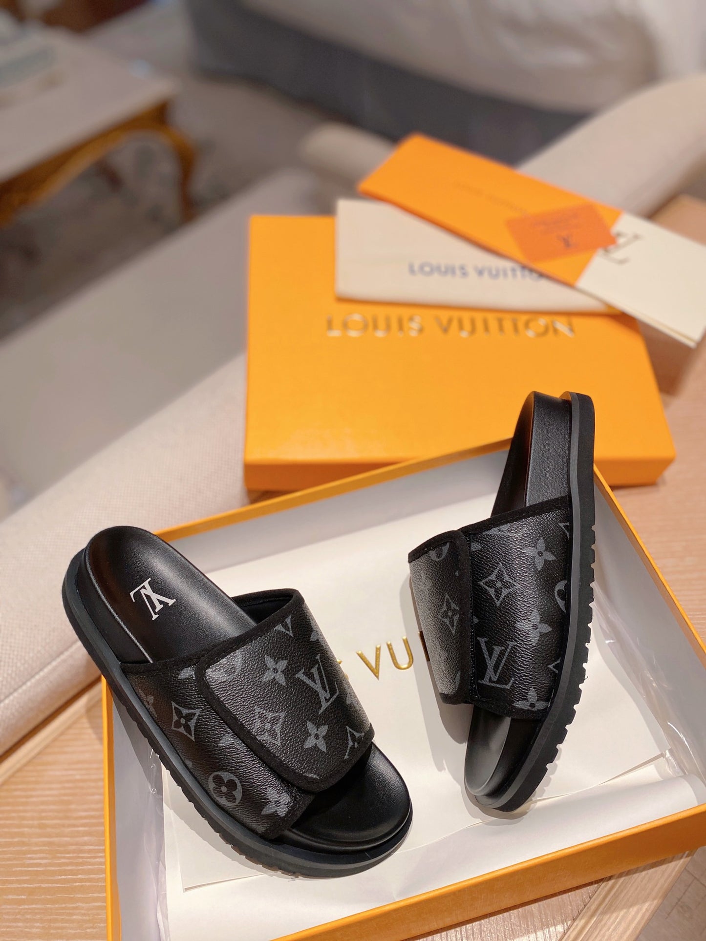 LV Miami Presbyopic Black Velcro Slippers