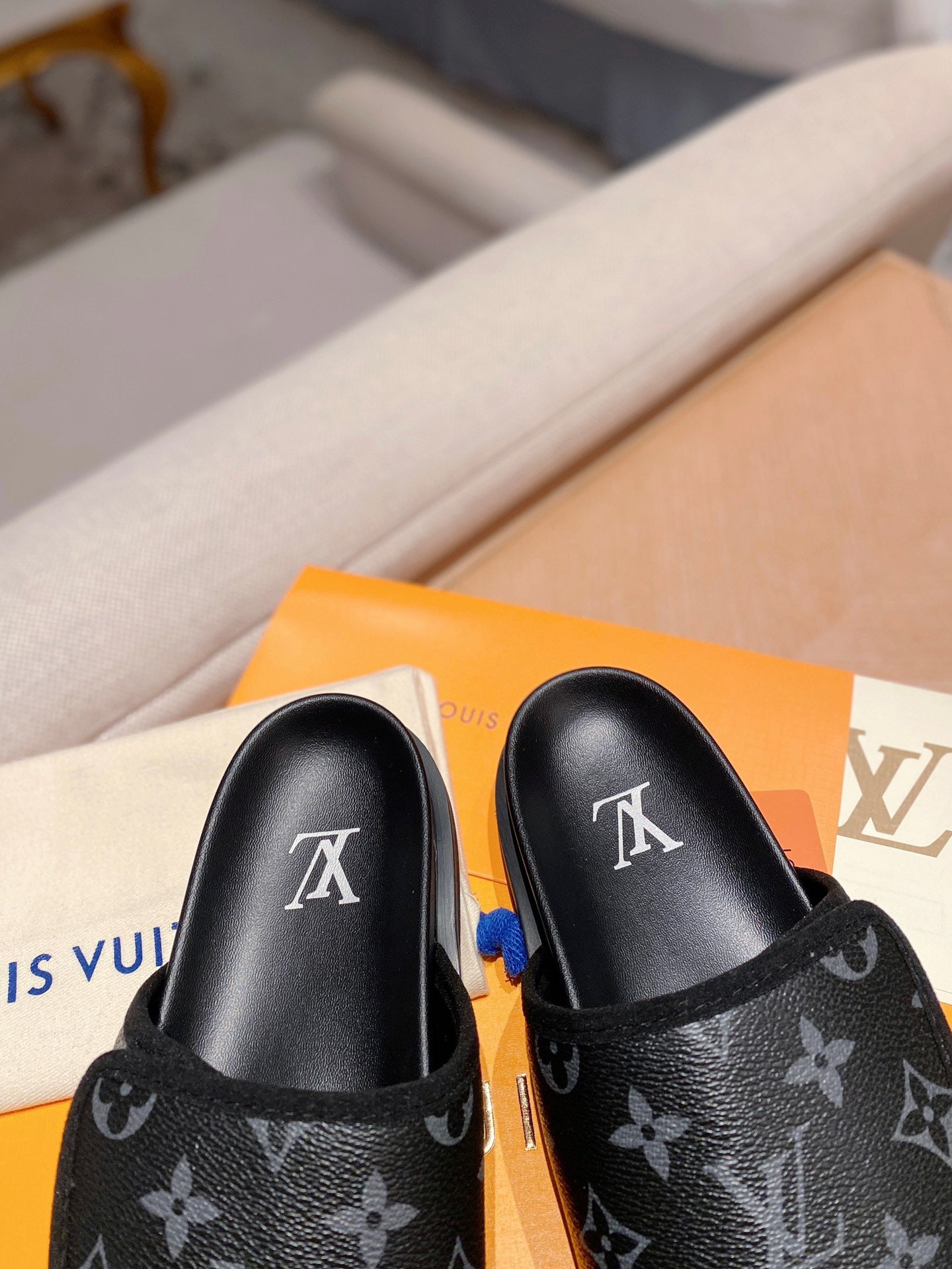 LV Miami Presbyopic Black Velcro Slippers