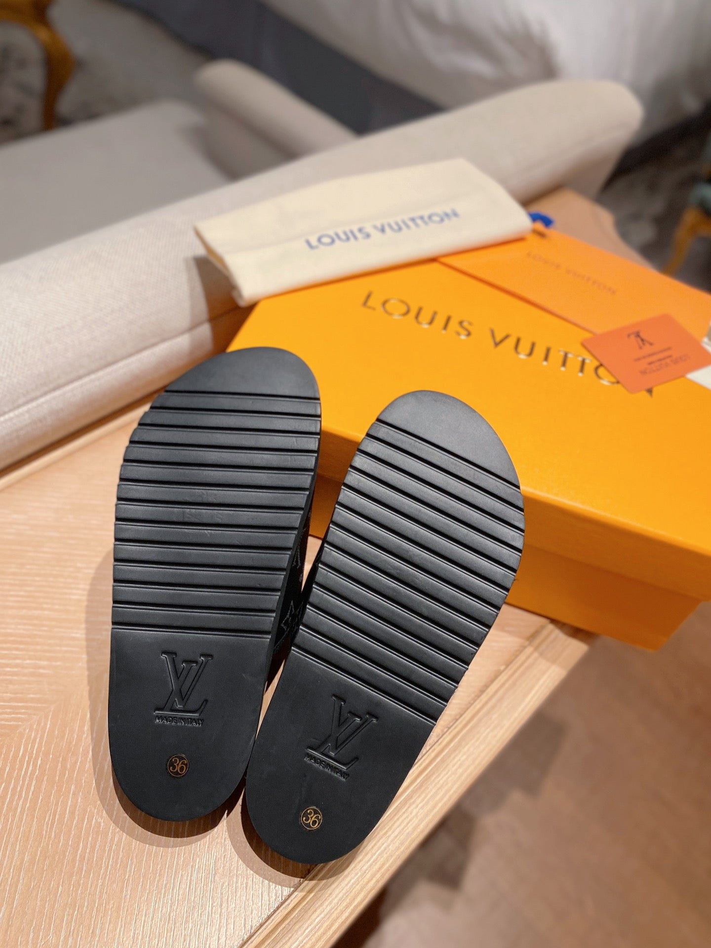 LV Miami Presbyopic Black Velcro Slippers