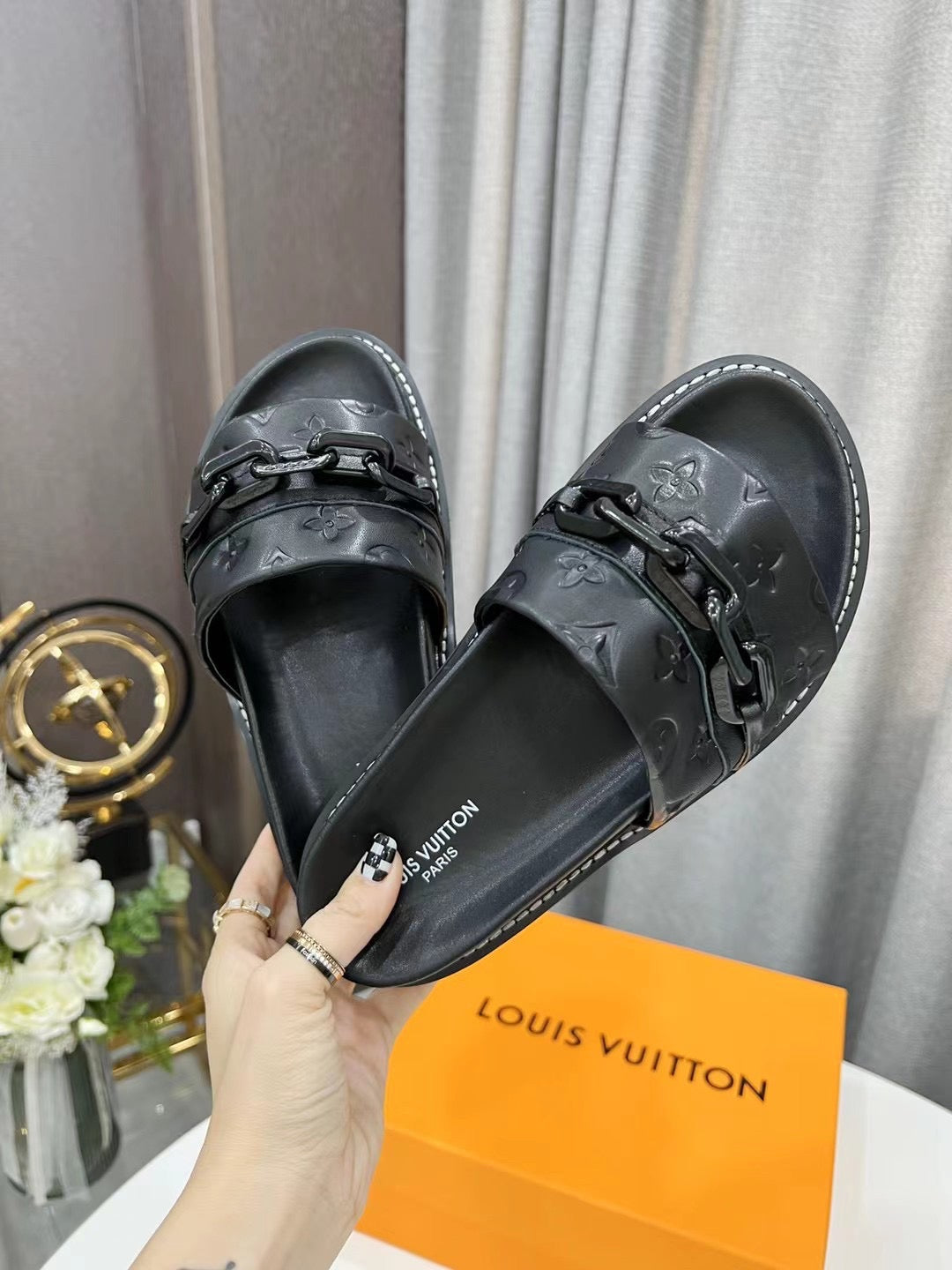 LV Sunset Flat Comfort Mule In Black