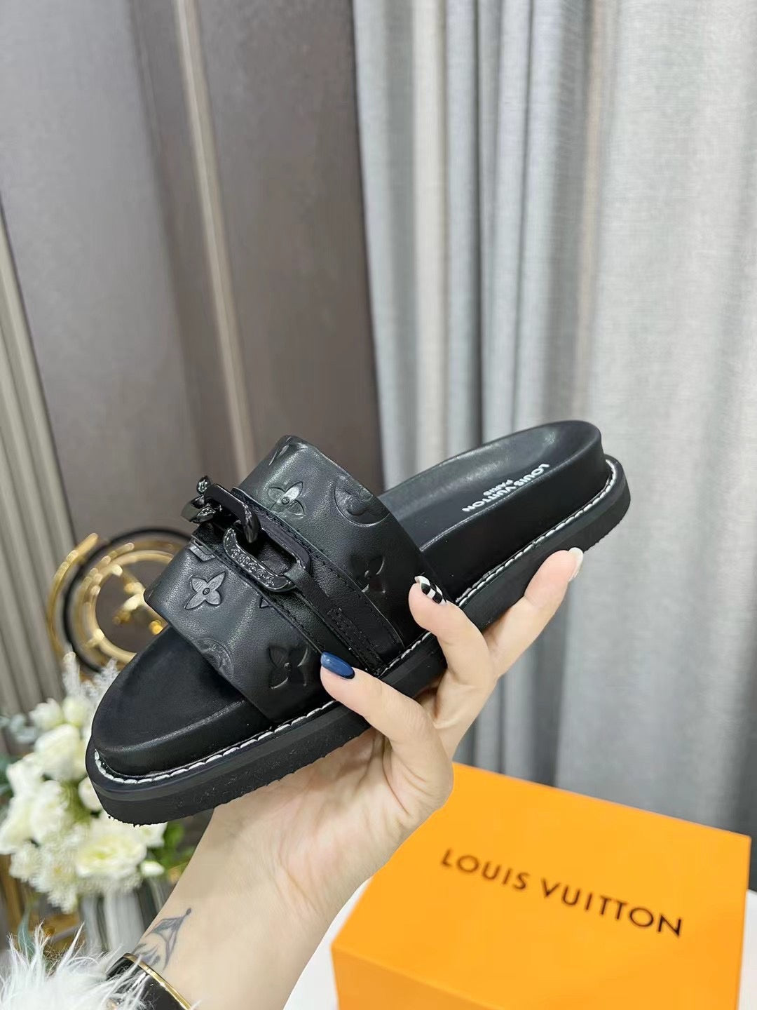 LV Sunset Flat Comfort Mule In Black