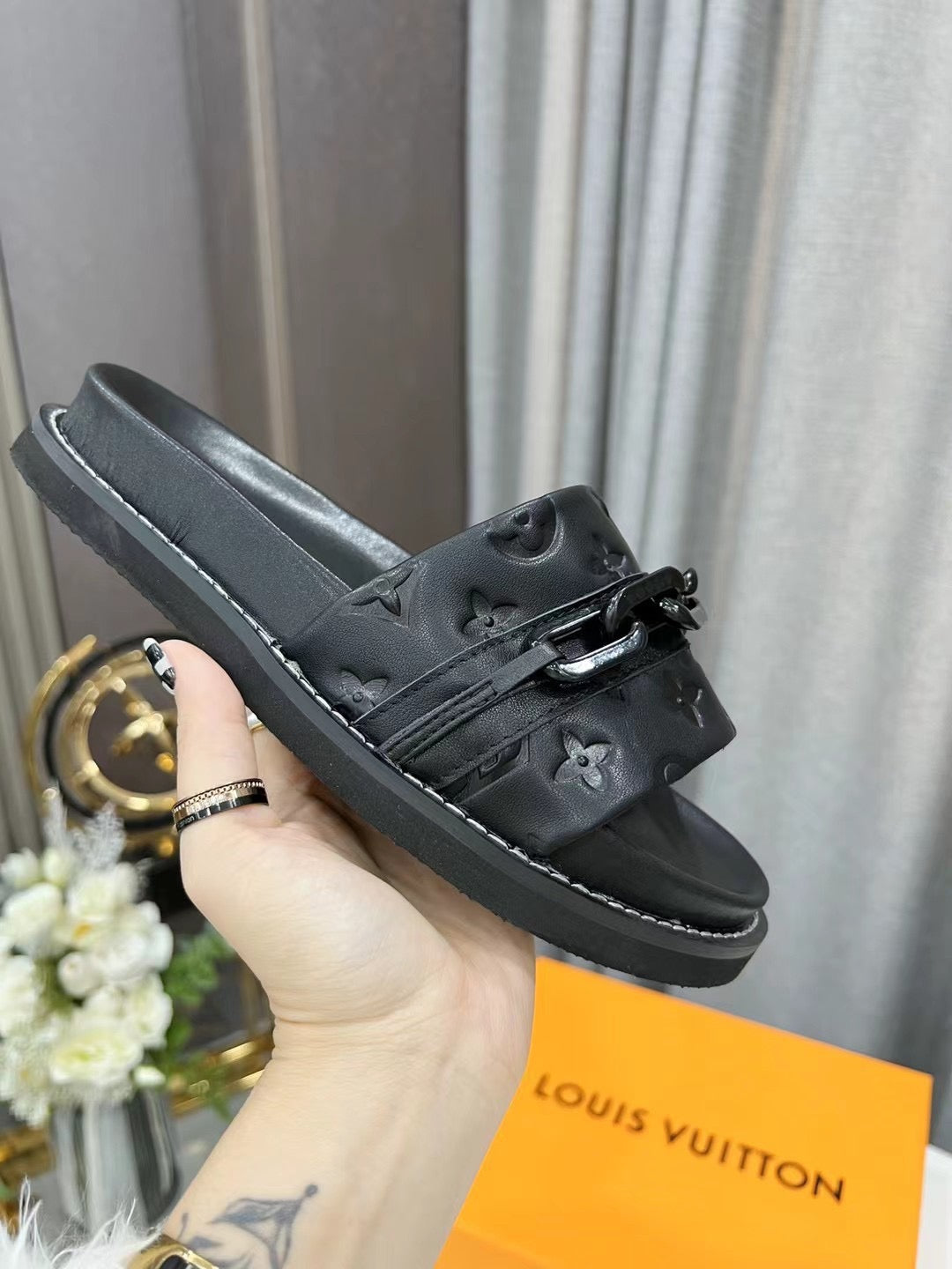 LV Sunset Flat Comfort Mule In Black