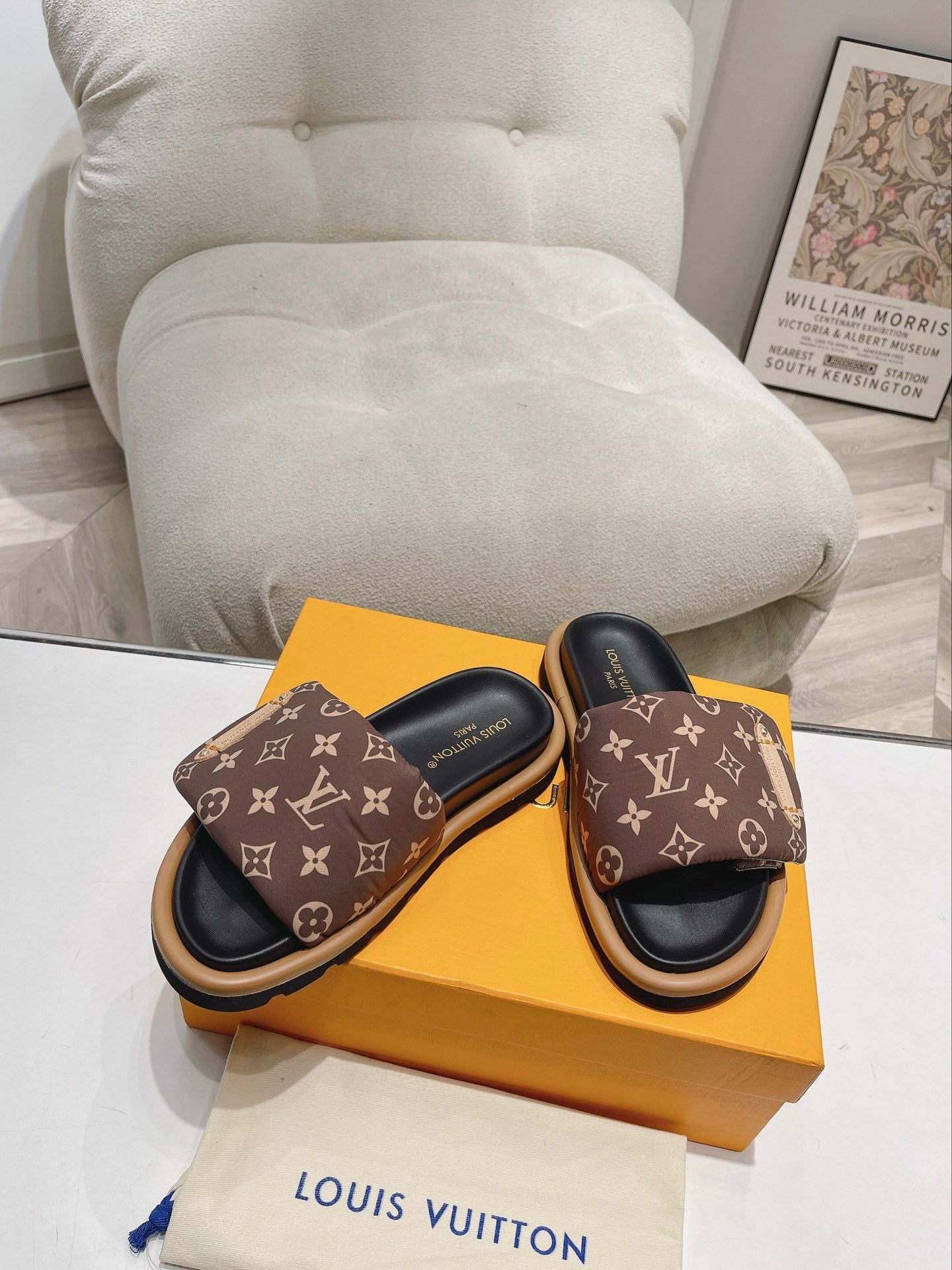 LV Brown Presbyopia Slippers