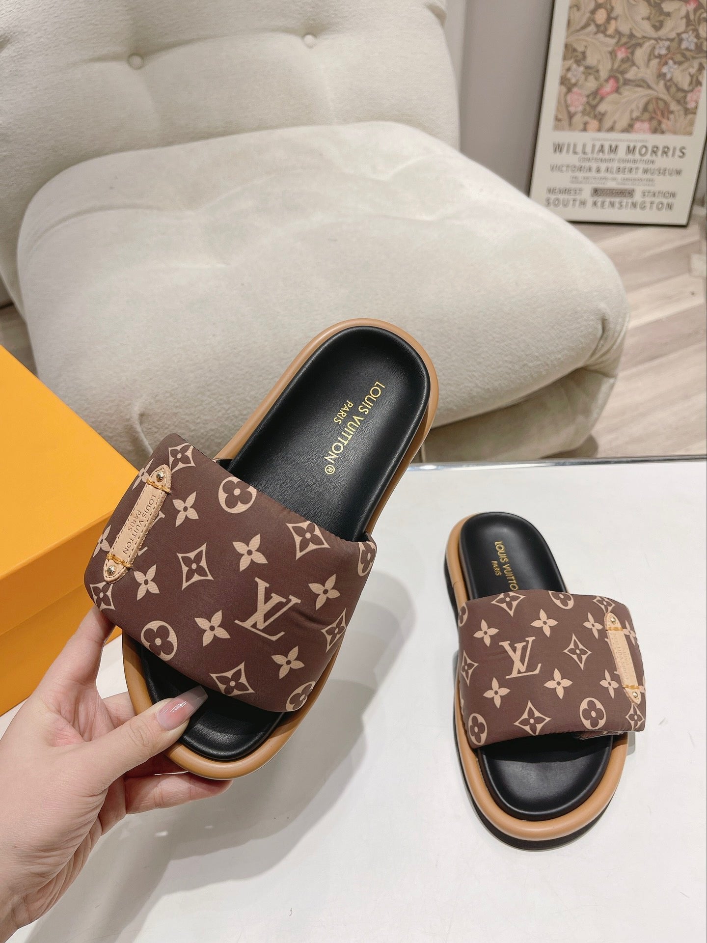 LV Brown Presbyopia Slippers