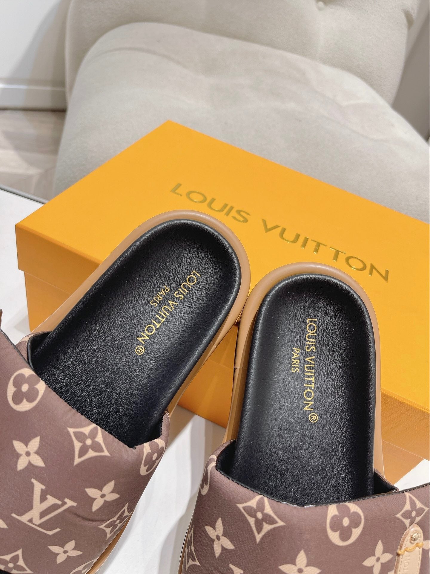 LV Brown Presbyopia Slippers