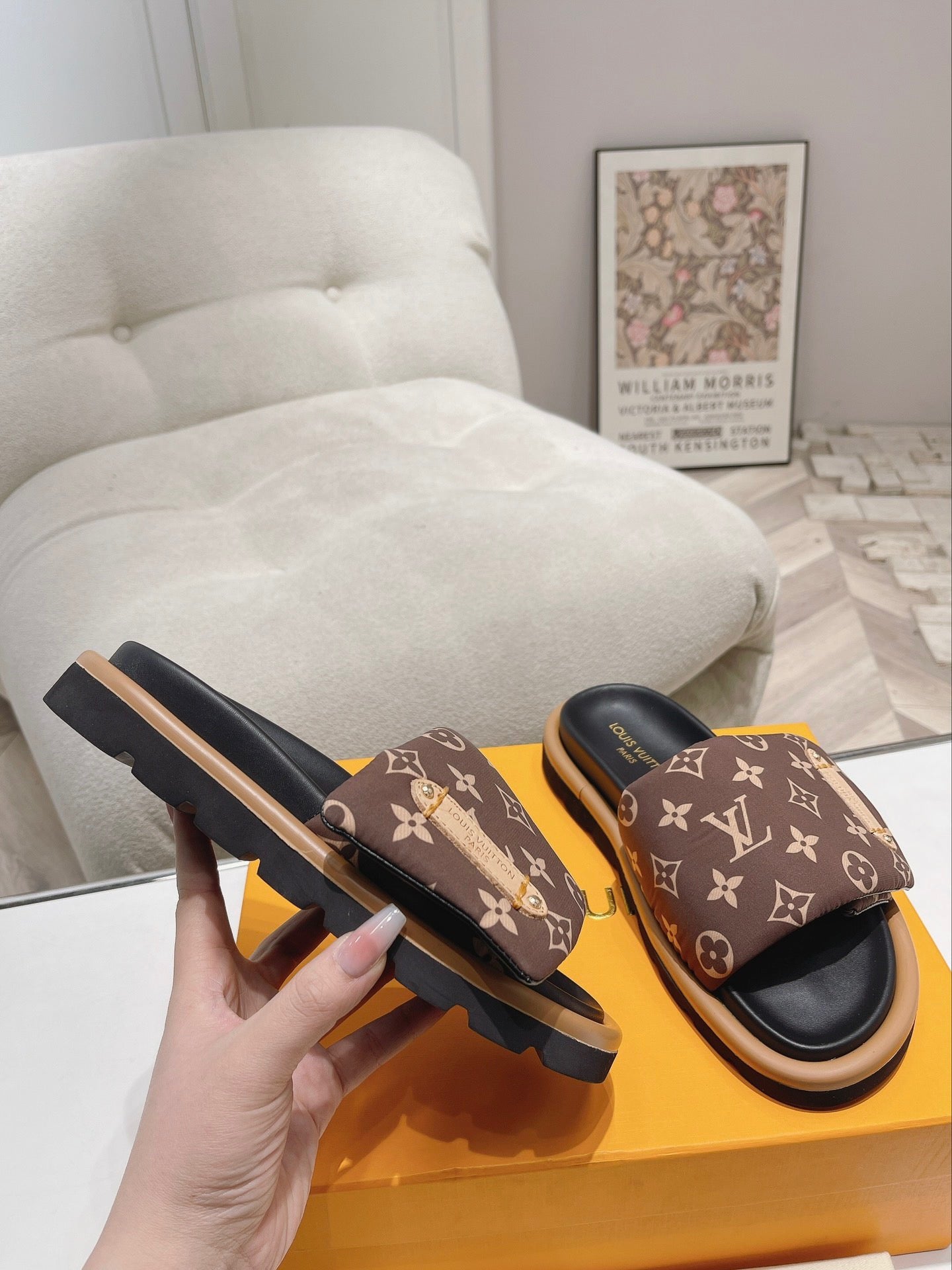 LV Brown Presbyopia Slippers