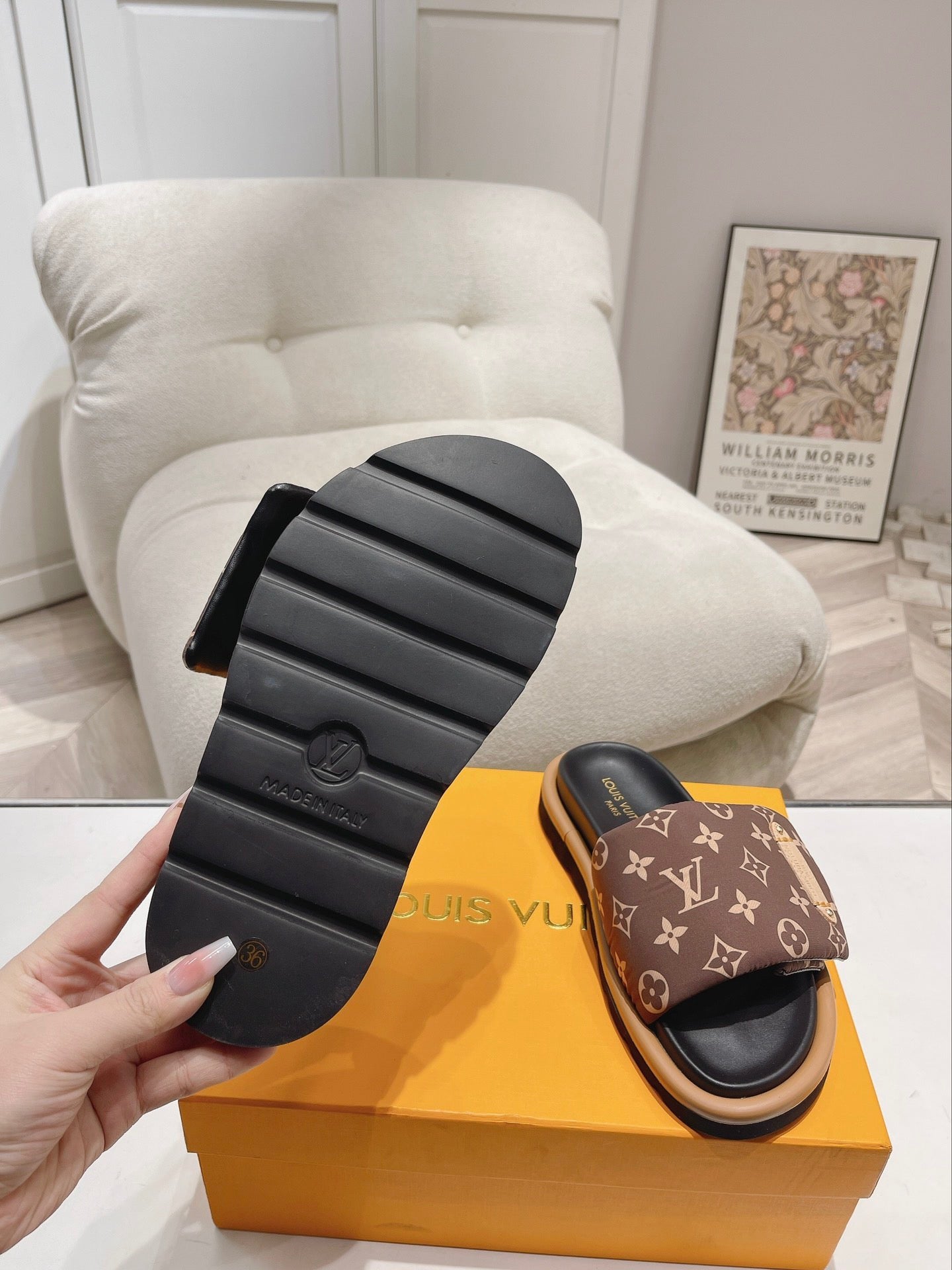 LV Brown Presbyopia Slippers