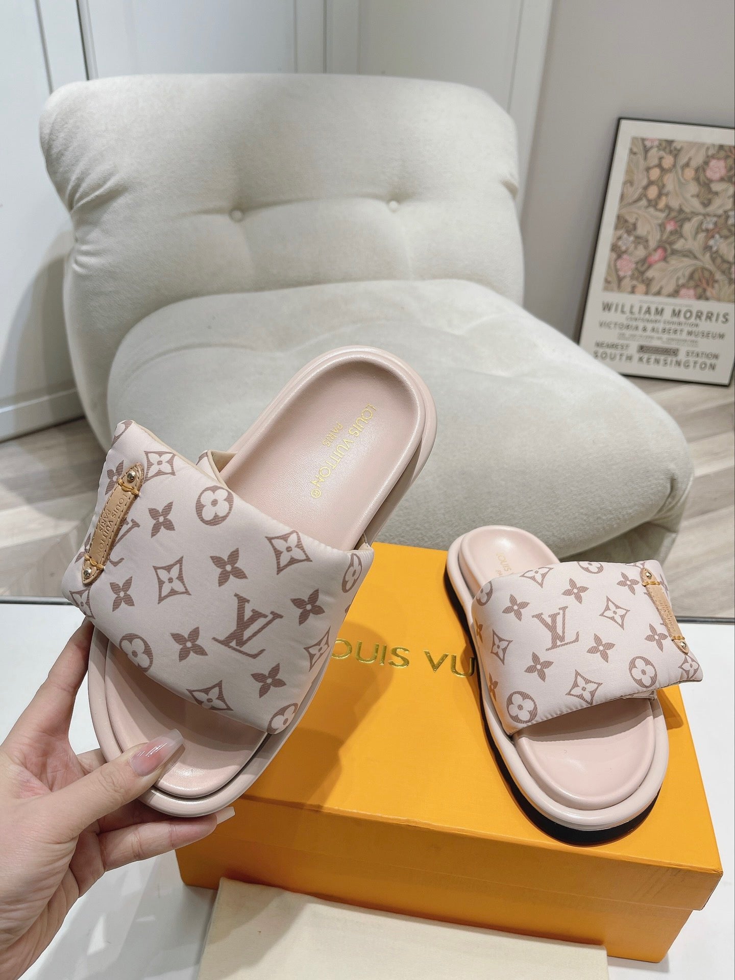 LV Light Pink Presbyopia Slippers