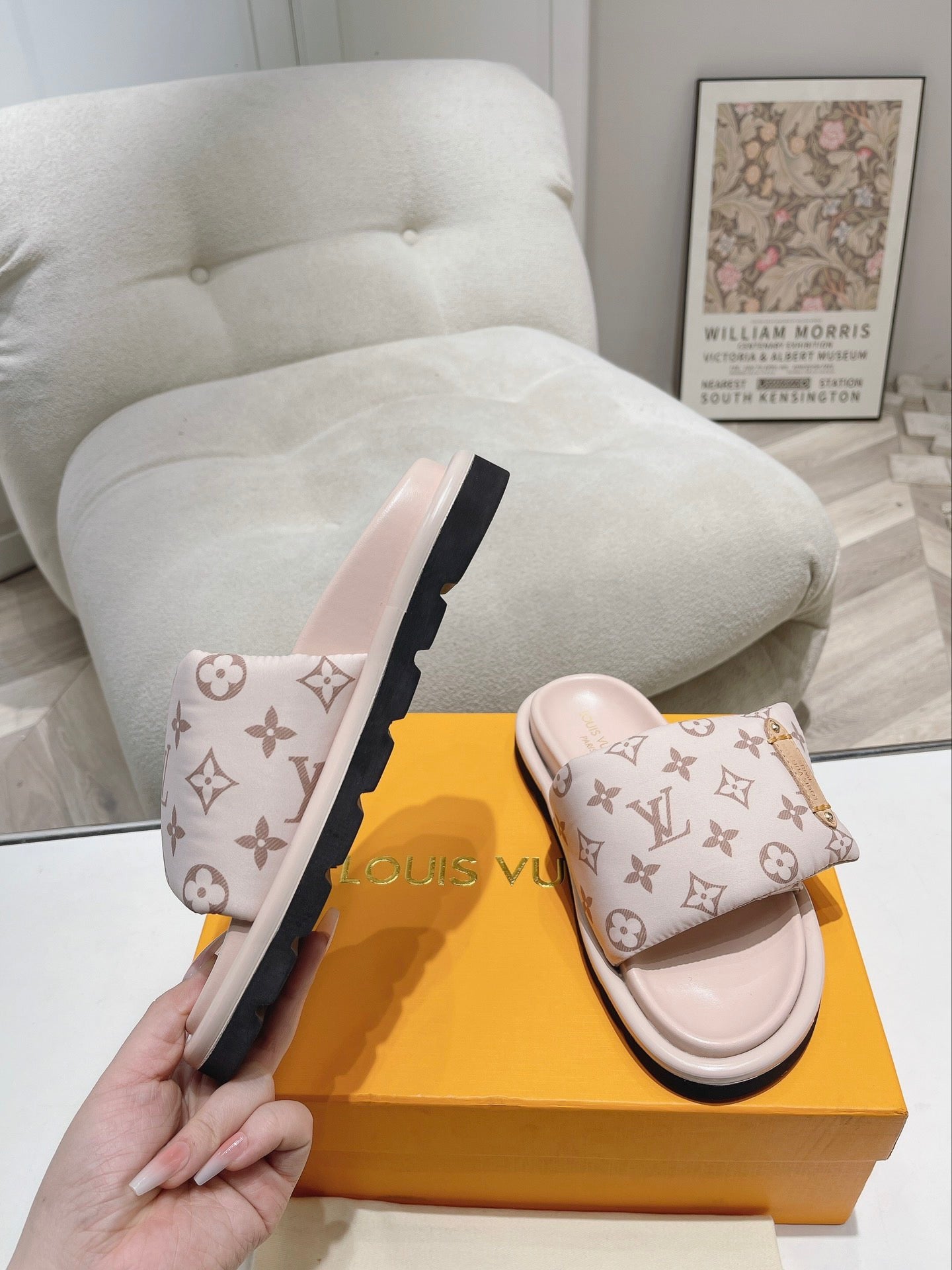 LV Light Pink Presbyopia Slippers