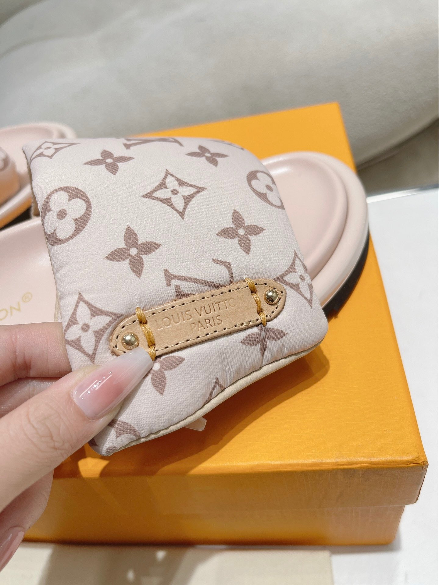 LV Light Pink Presbyopia Slippers