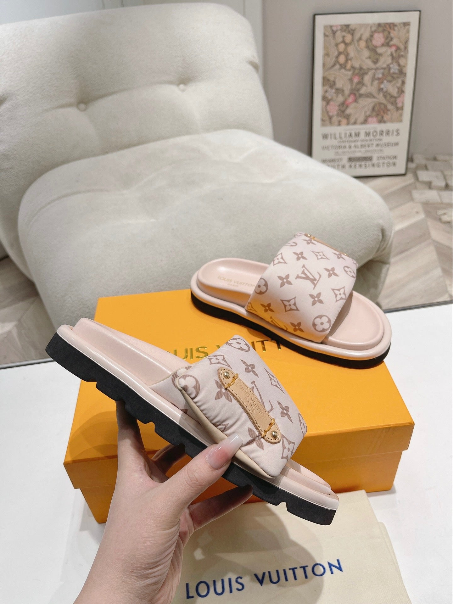 LV Light Pink Presbyopia Slippers