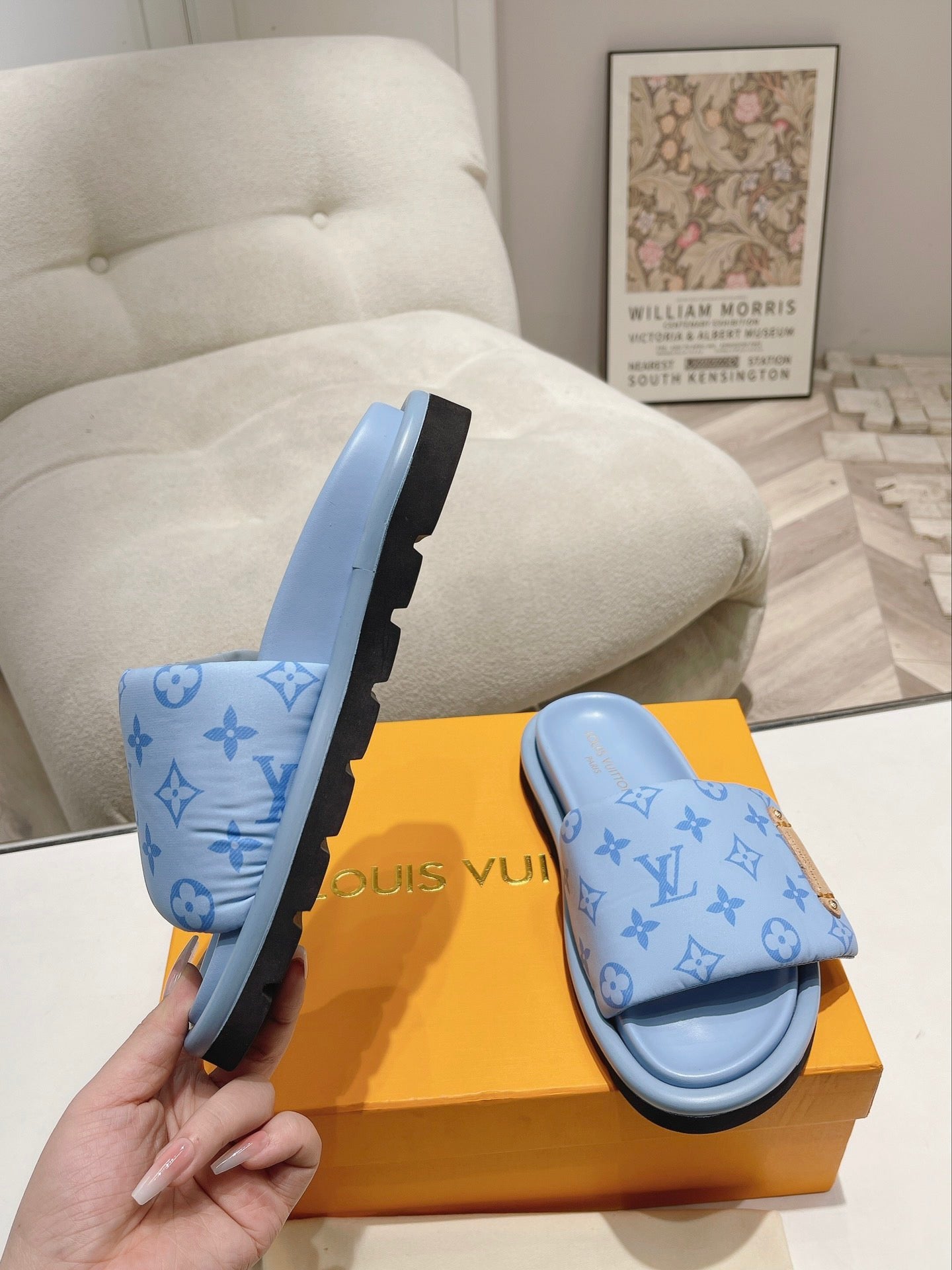 LV Blue Presbyopia Slippers