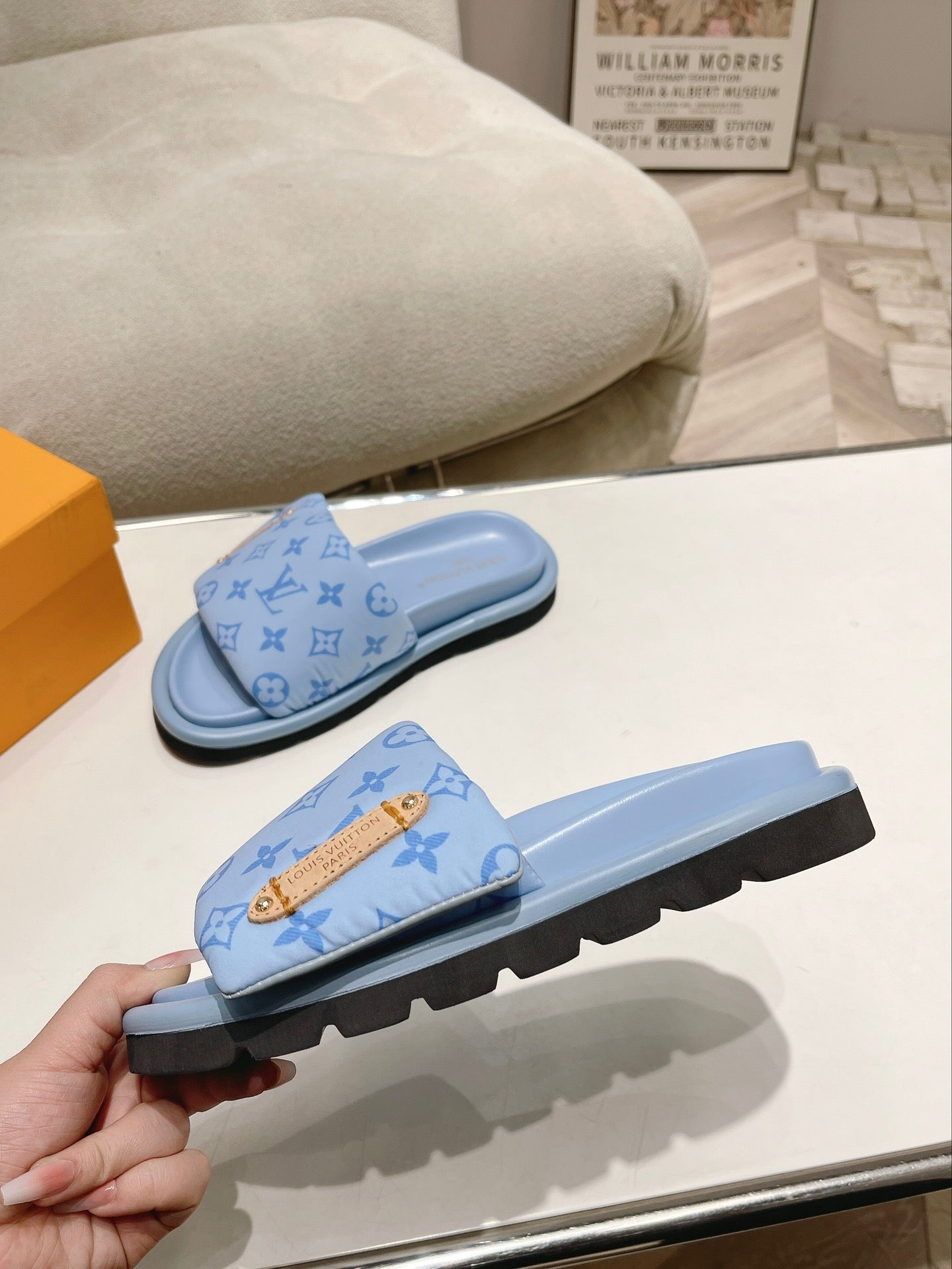 LV Blue Presbyopia Slippers