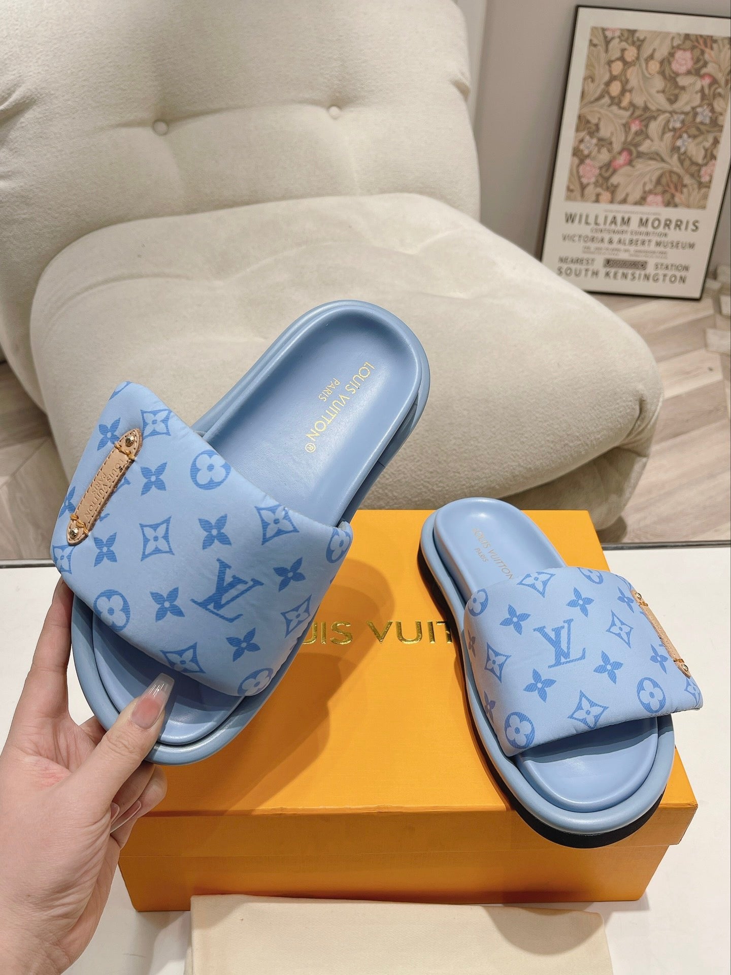 LV Blue Presbyopia Slippers