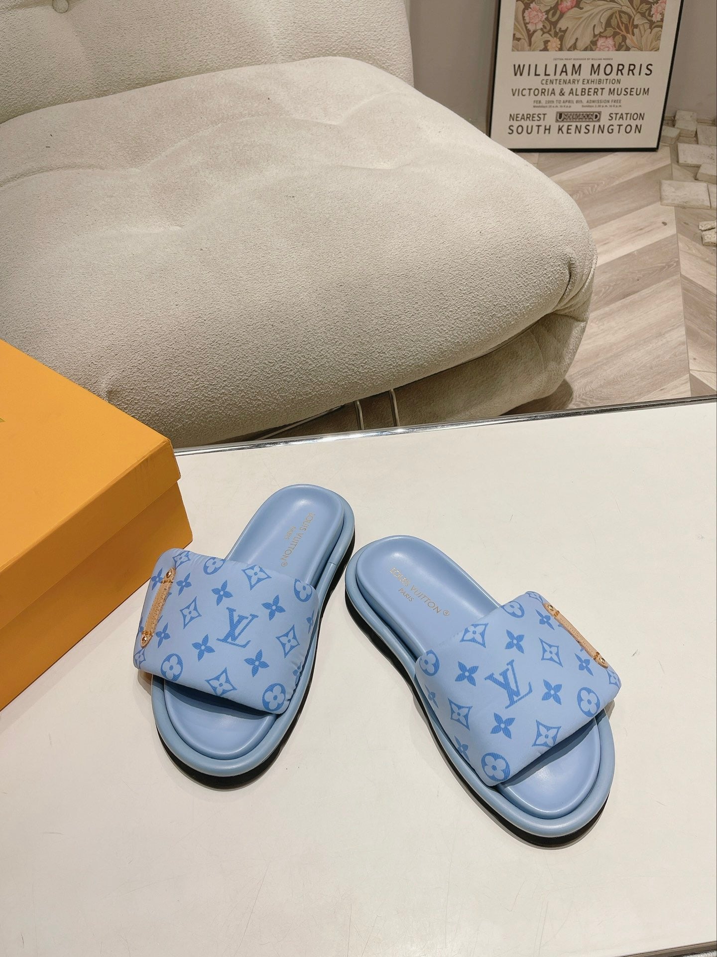 LV Blue Presbyopia Slippers