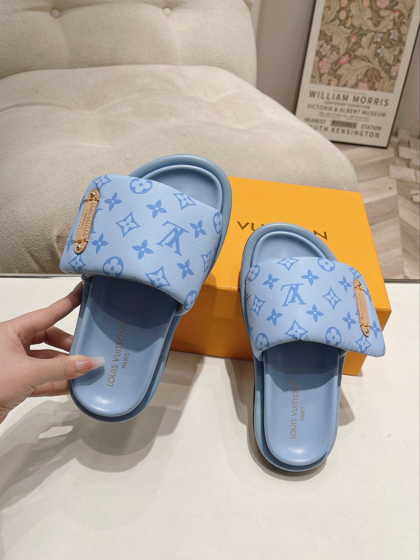 LV Blue Presbyopia Slippers