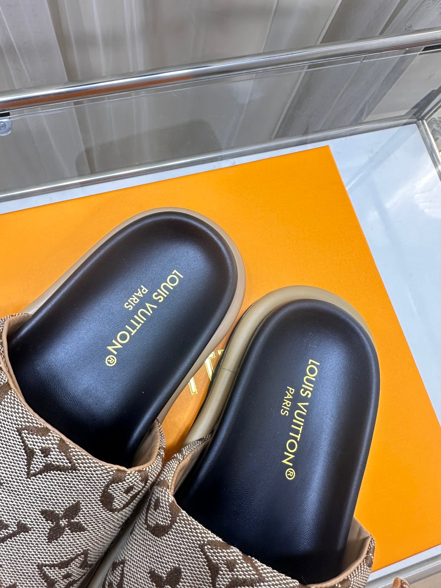 LV Brown Presbyopia Slippers