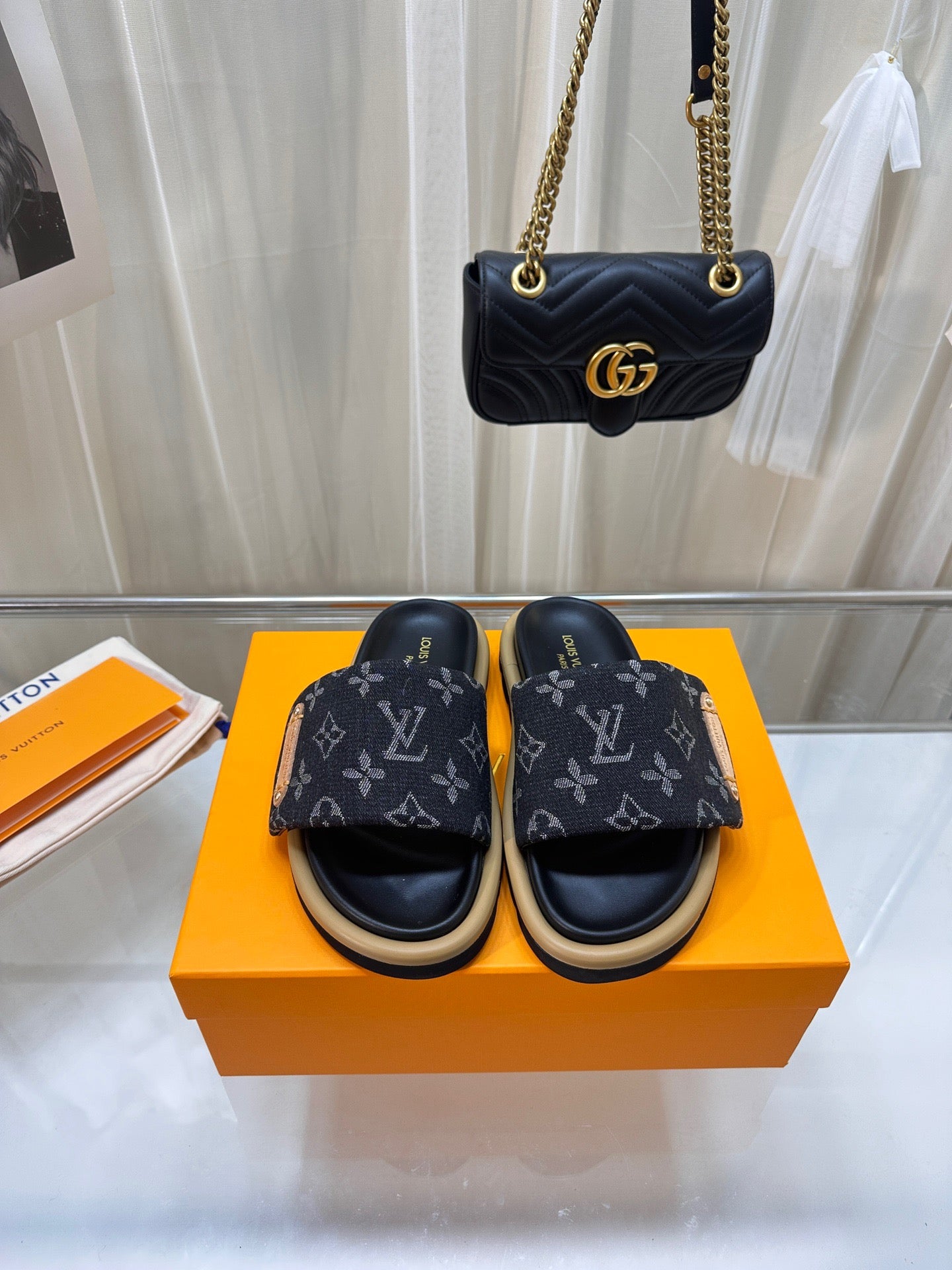 LV Black Presbyopia Slippers