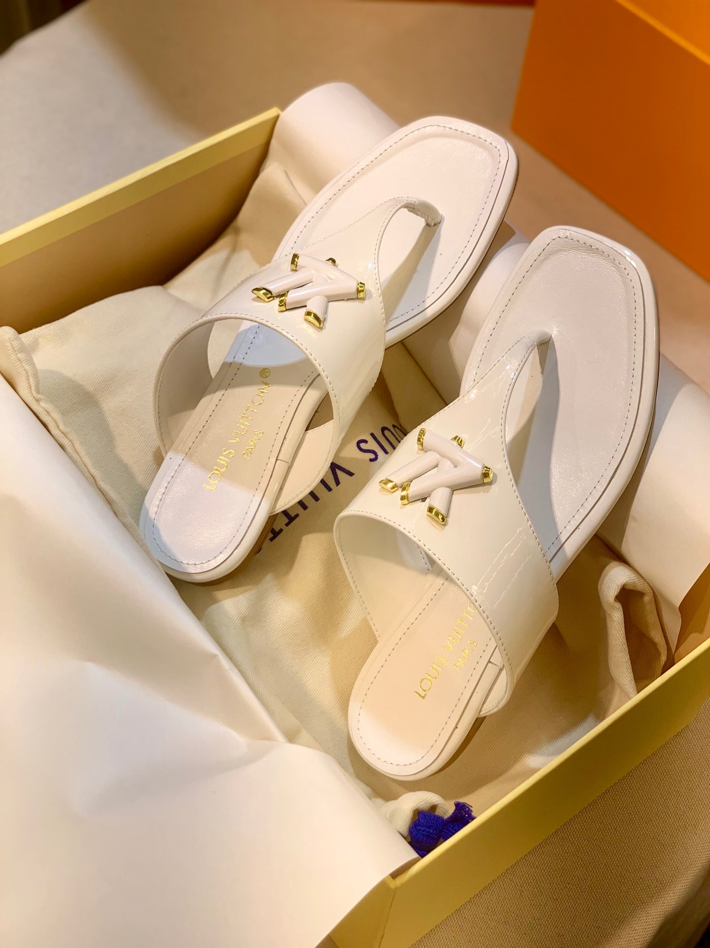 LV White Slippers With LV Logo