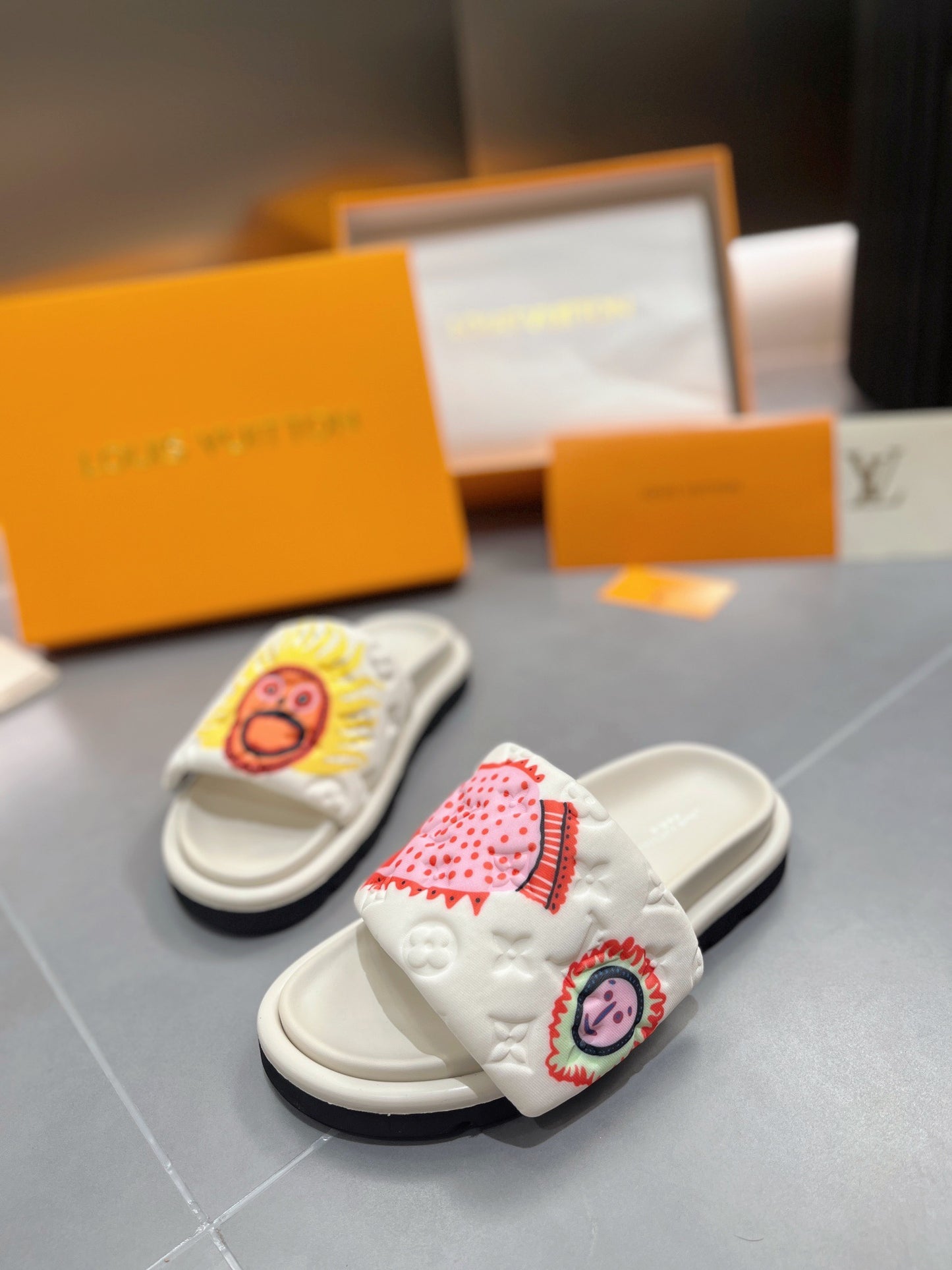 LV White Yayoi Kusama Series Slippers