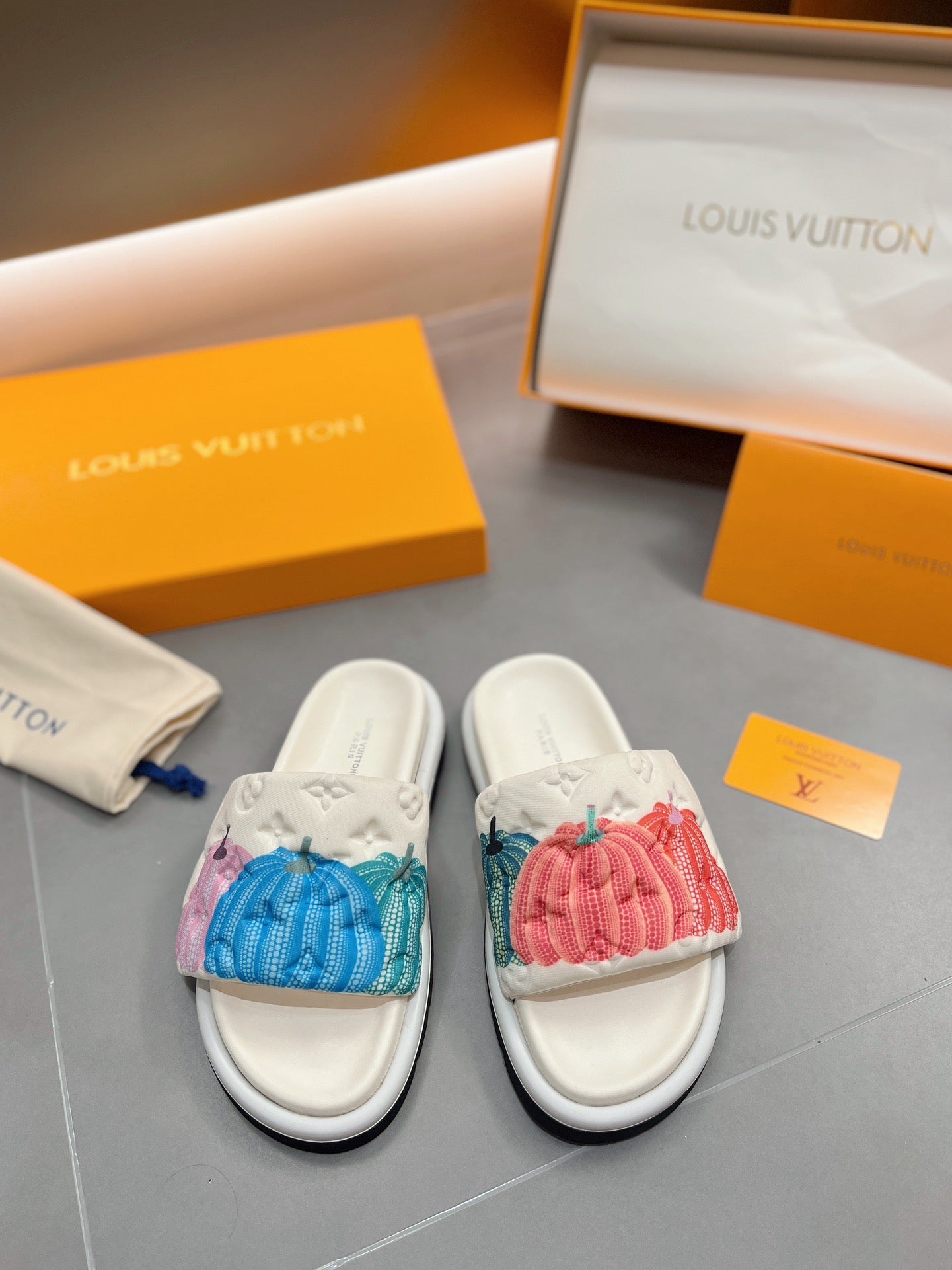 LV White Yayoi Kusama Series Slippers