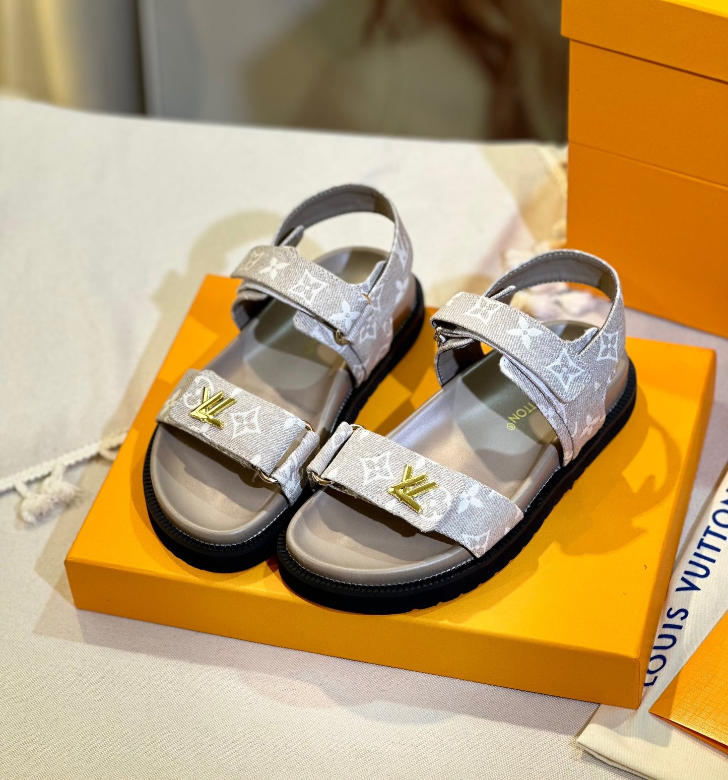 LV Silver Gray Classic Presbyopia Series Sandals