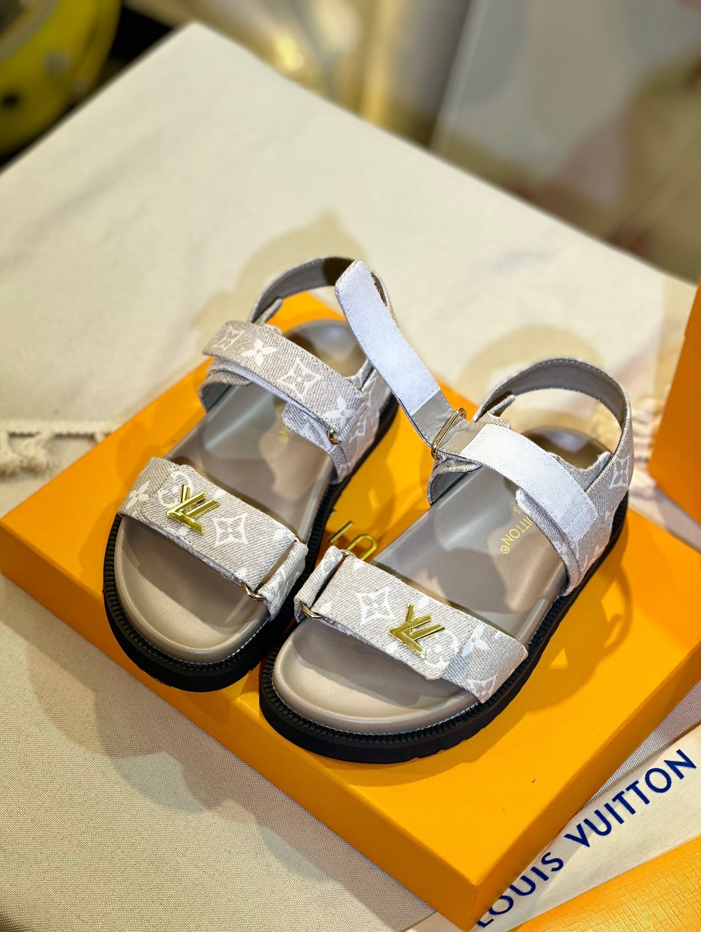 LV Silver Gray Classic Presbyopia Series Sandals