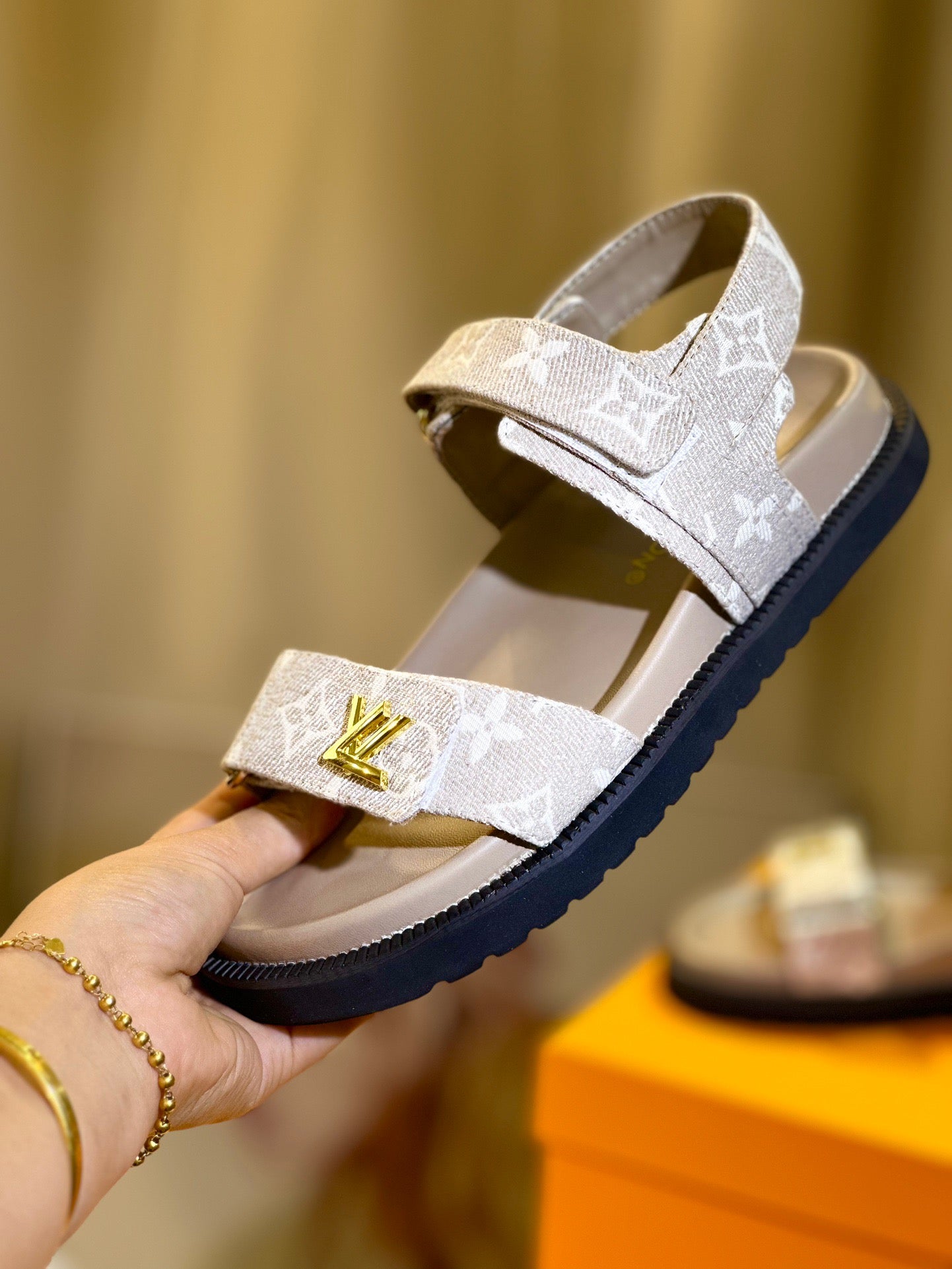 LV Silver Gray Classic Presbyopia Series Sandals