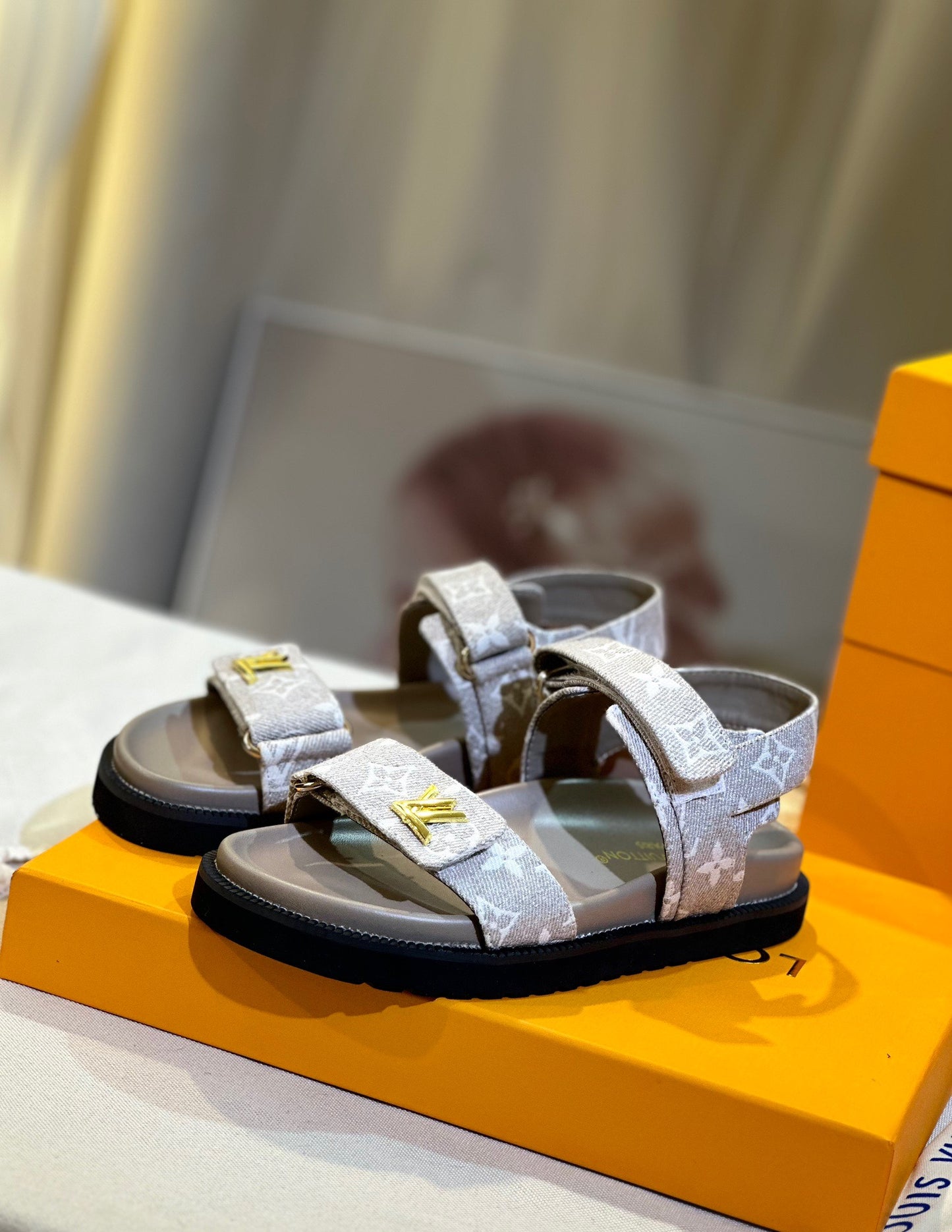 LV Silver Gray Classic Presbyopia Series Sandals