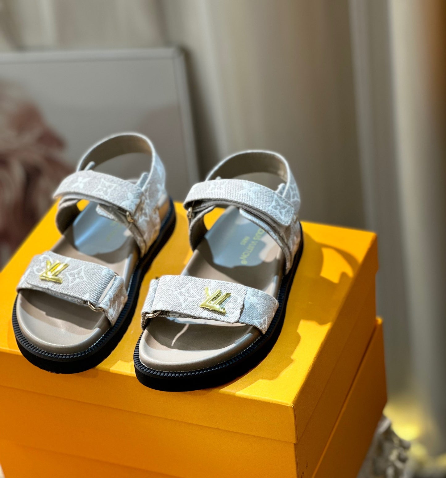 LV Silver Gray Classic Presbyopia Series Sandals