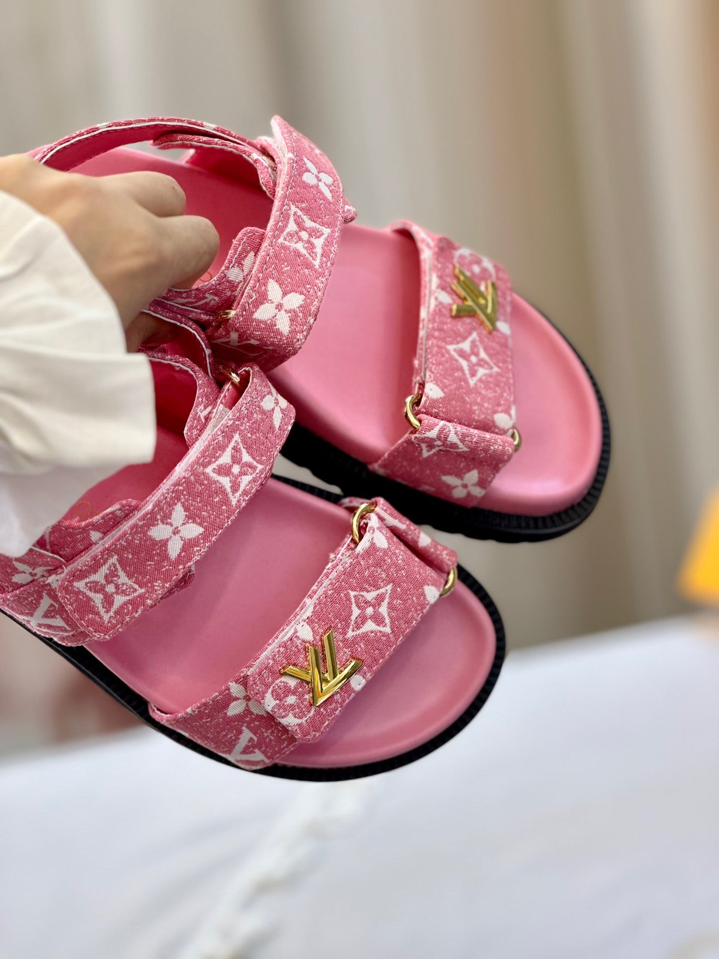 LV Pink Classic Presbyopia Series Sandals