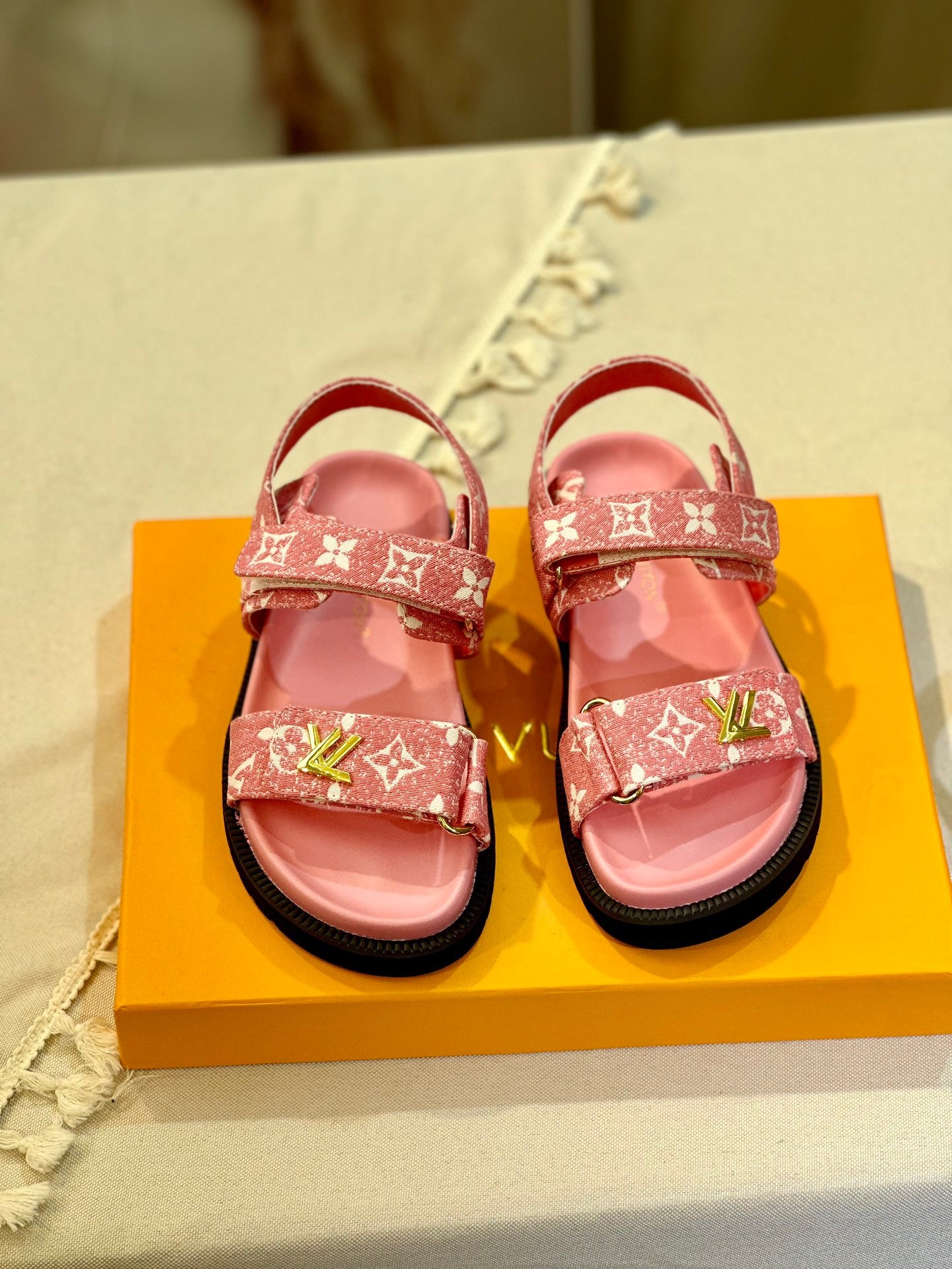 LV Pink Classic Presbyopia Series Sandals